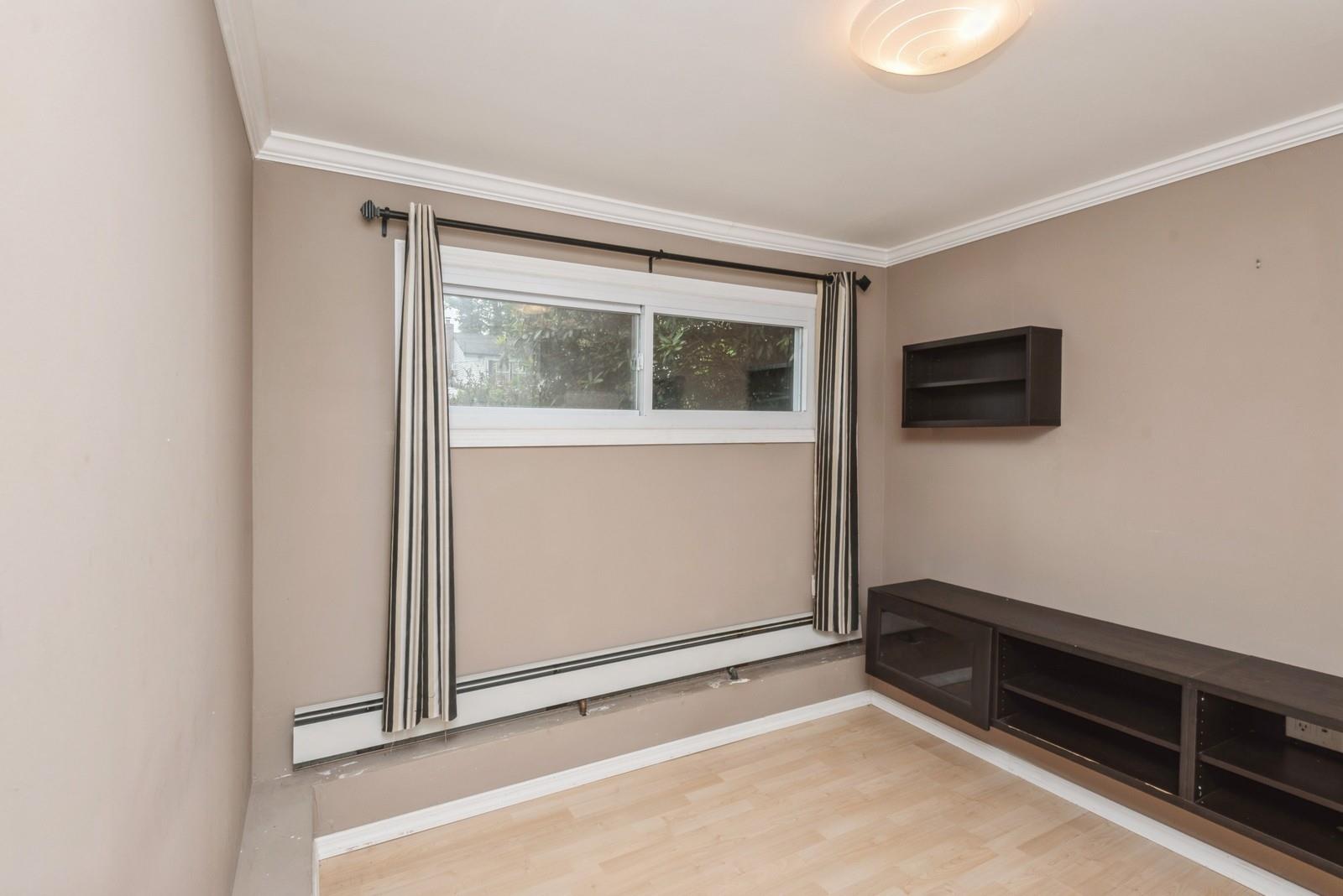 184 N Atlanta Avenue, Massapequa, NY 11758