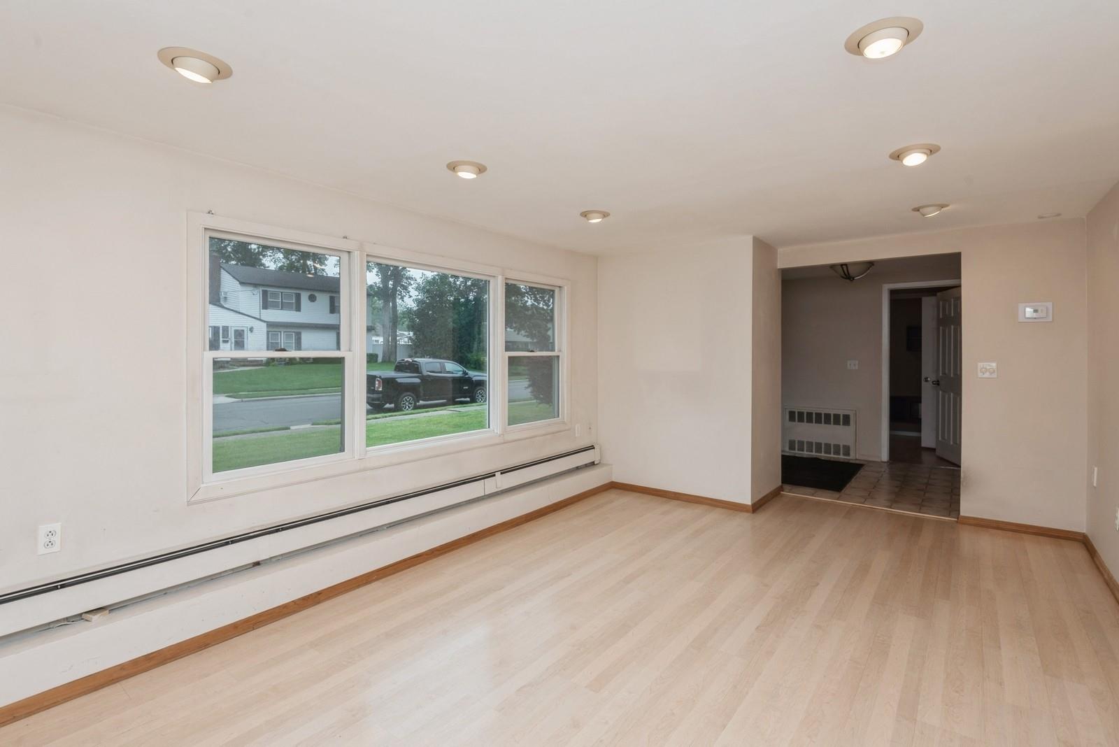 184 N Atlanta Avenue, Massapequa, NY 11758