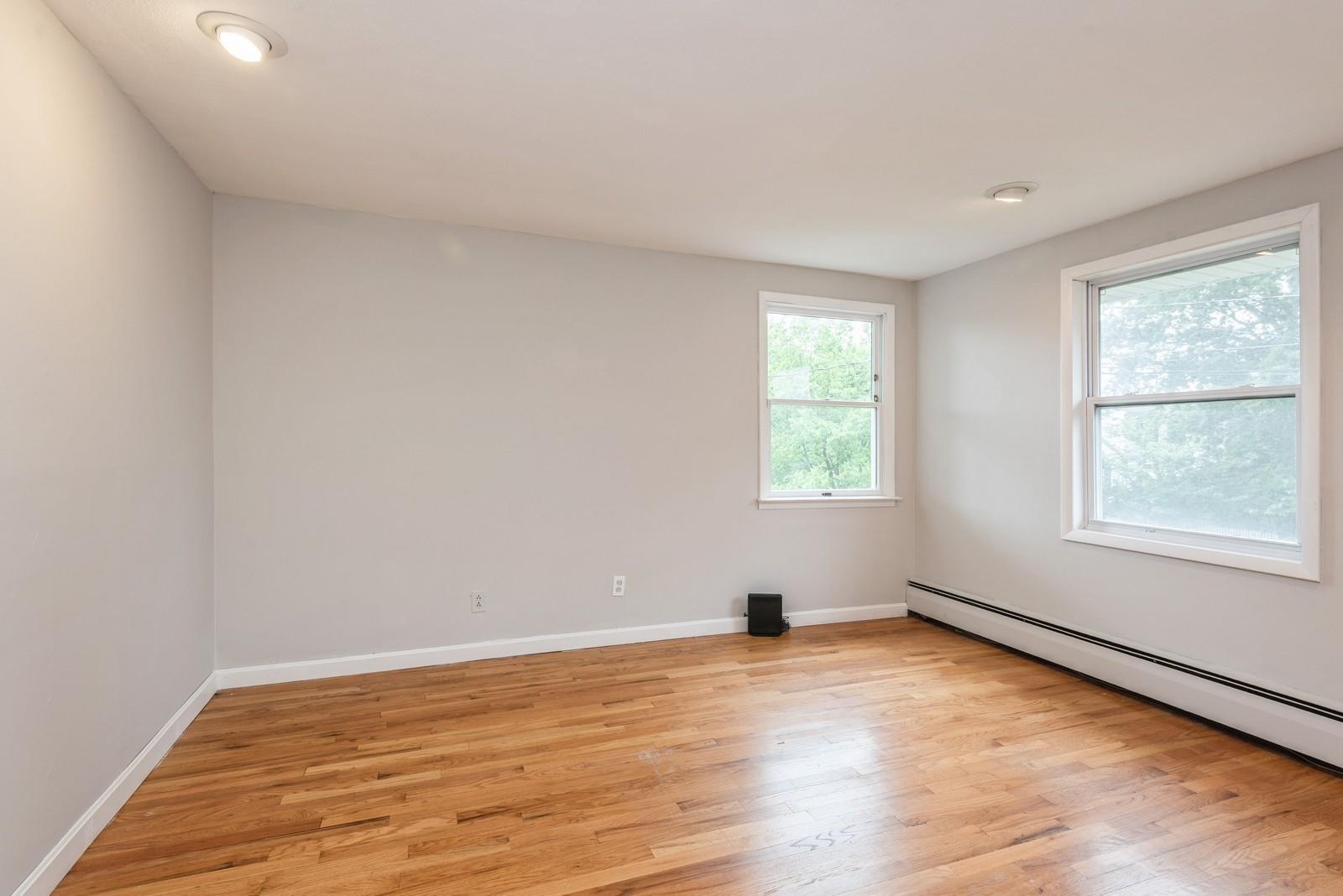 184 N Atlanta Avenue, Massapequa, NY 11758