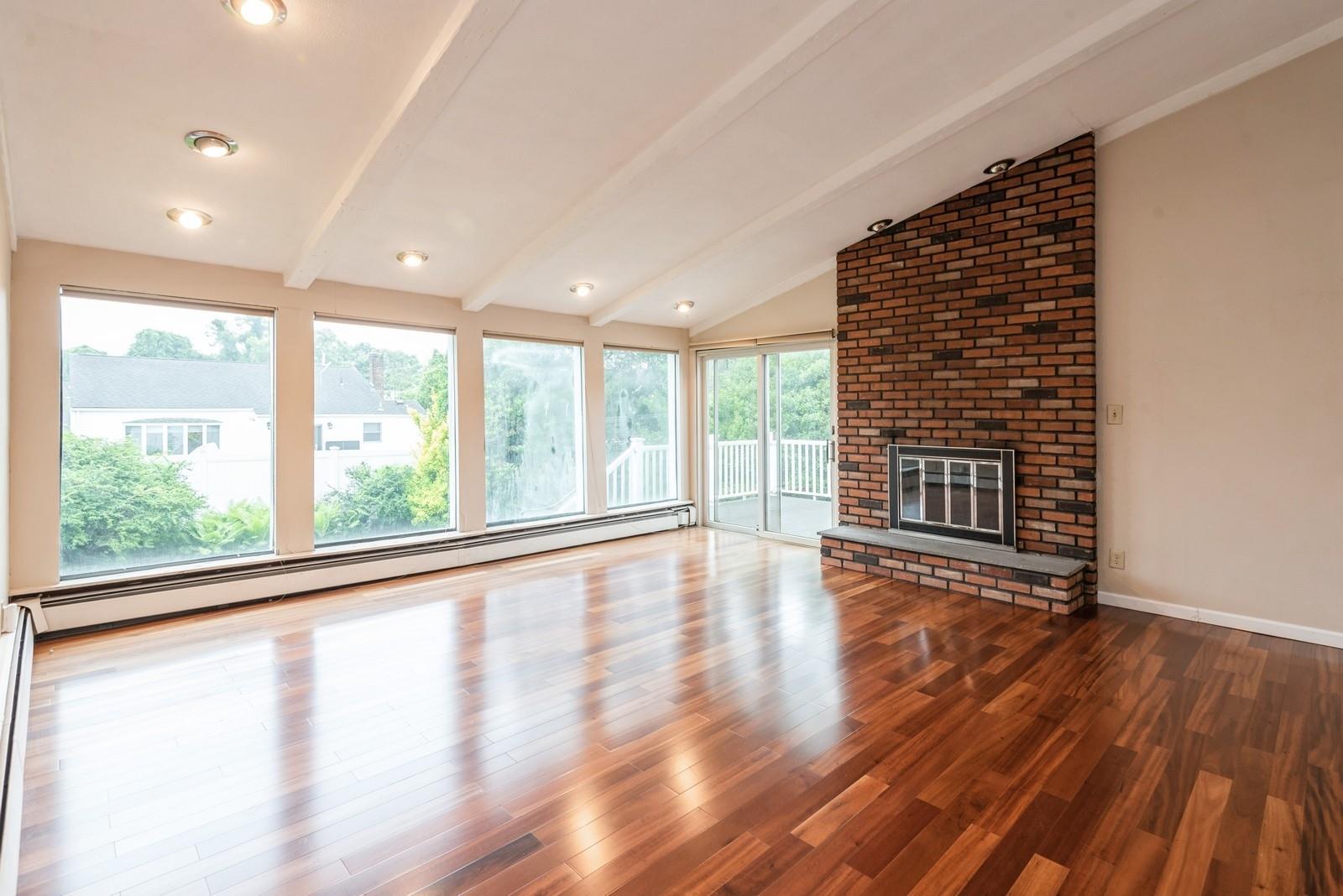 184 N Atlanta Avenue, Massapequa, NY 11758