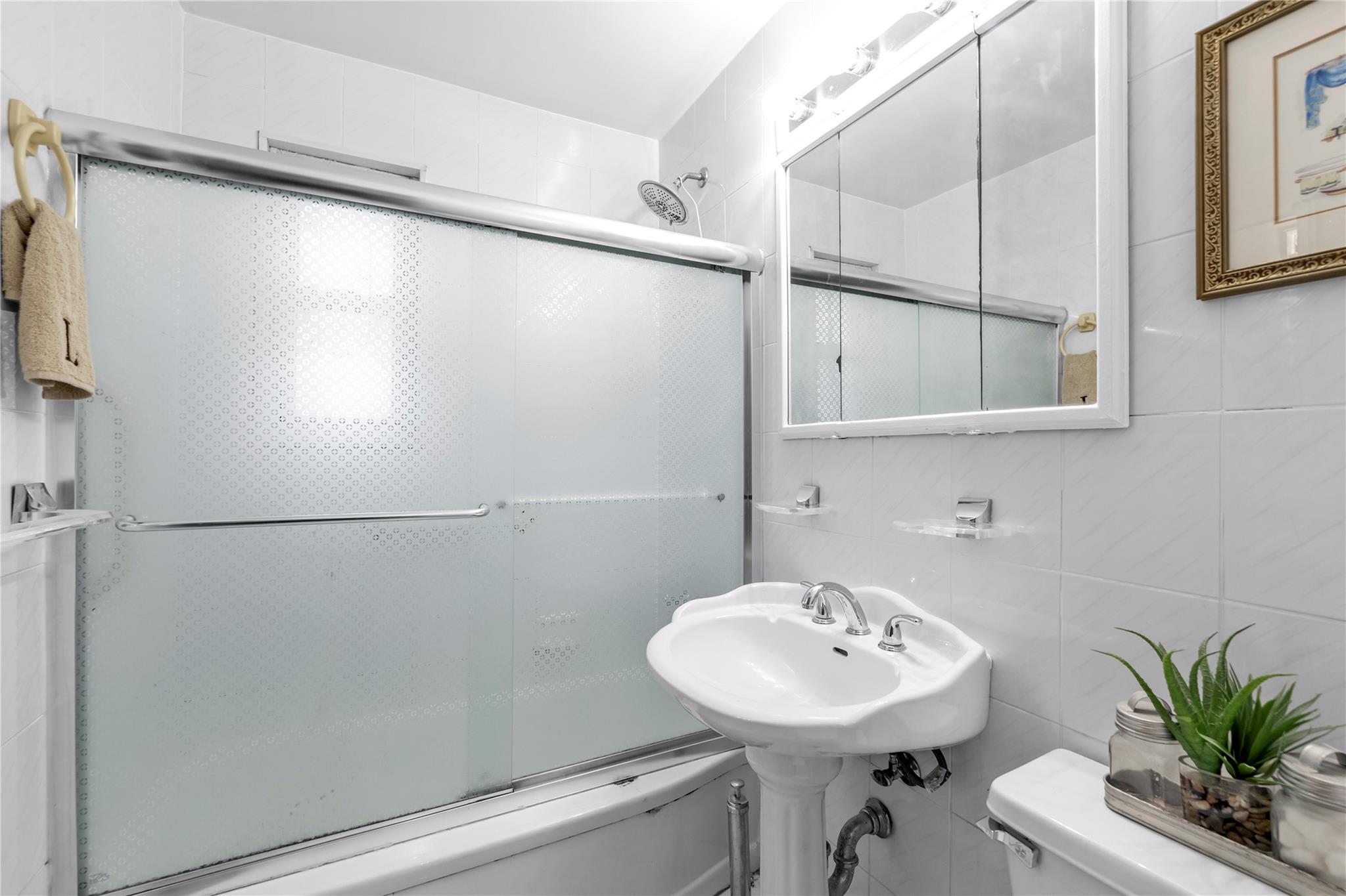 82-65 268 TH Street # 2nd Floor, Floral Park, NY 11004