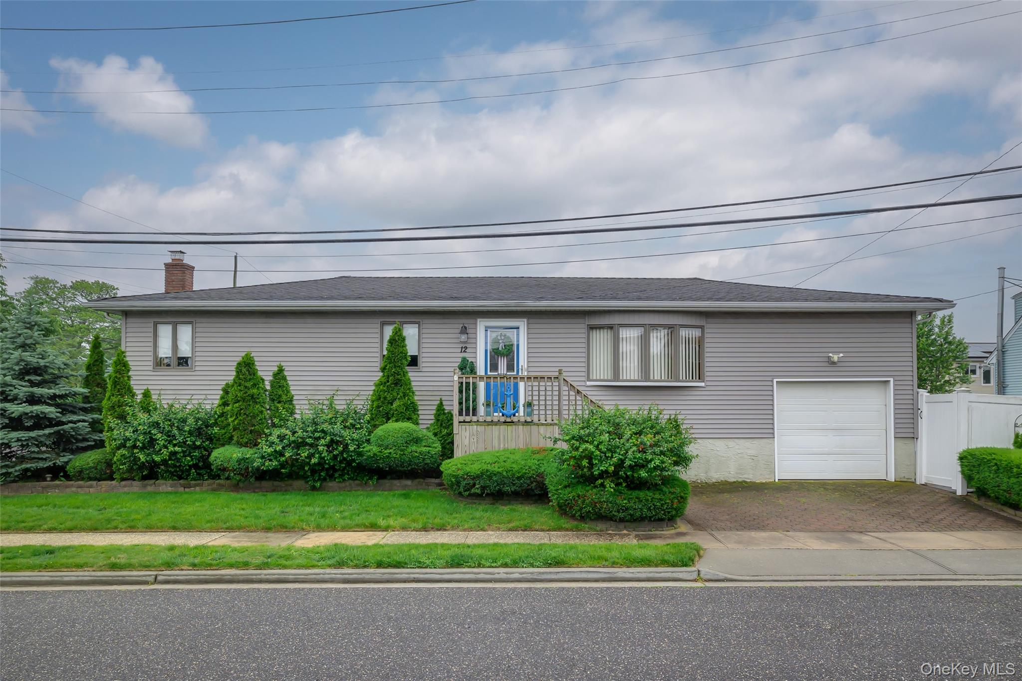 12 Roosevelt Place, Massapequa, NY 11758