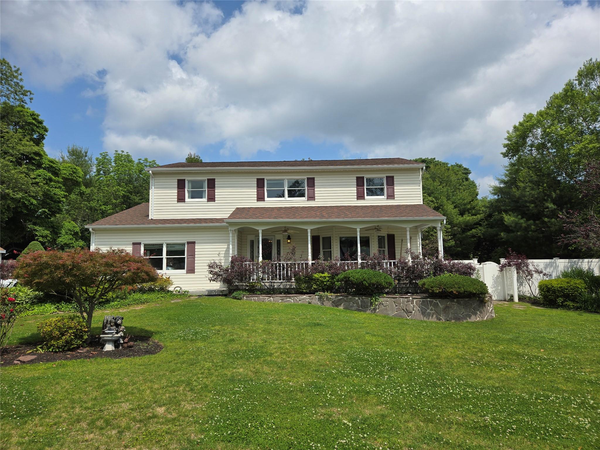 18 Laura Court, Nesconset, NY 11767