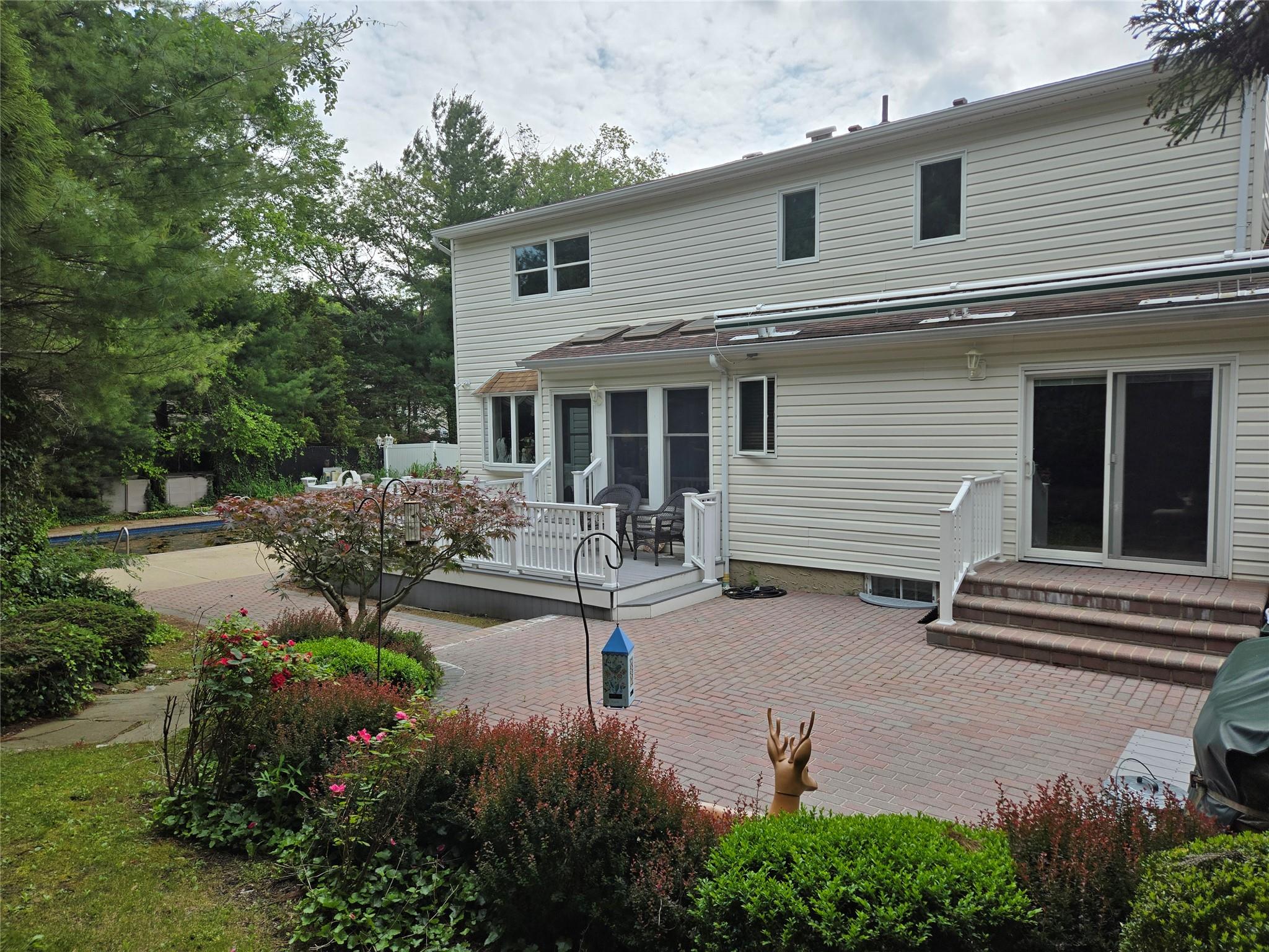 18 Laura Court, Nesconset, NY 11767
