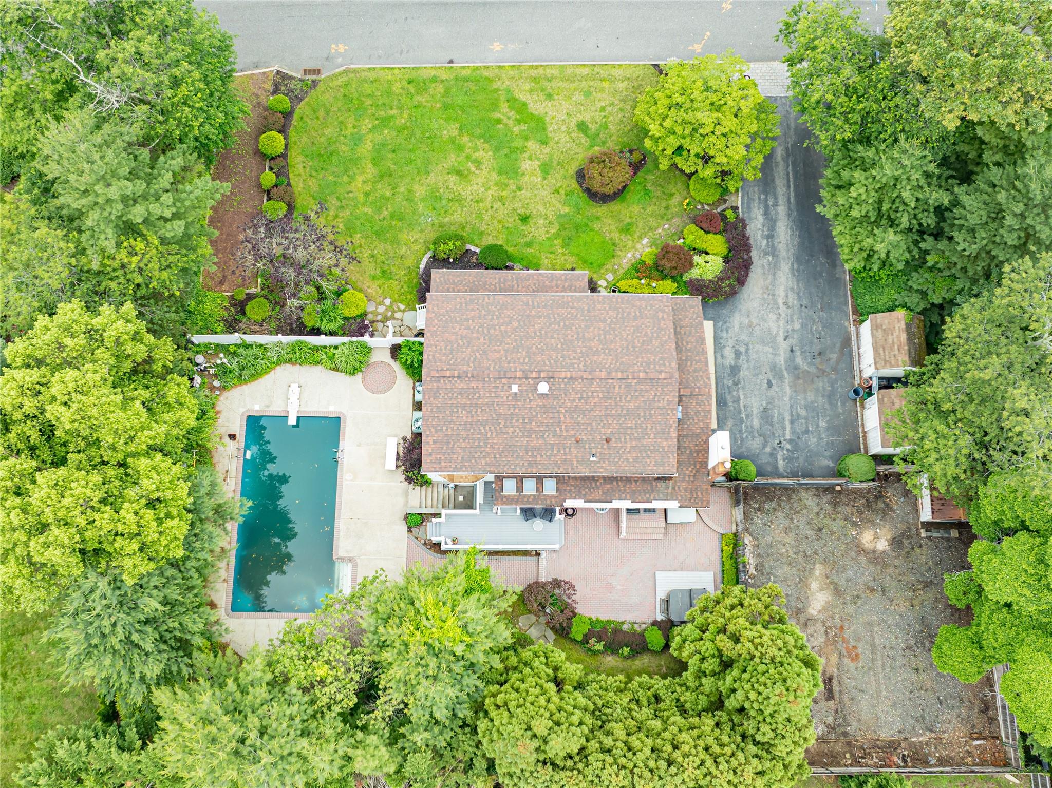 18 Laura Court, Nesconset, NY 11767