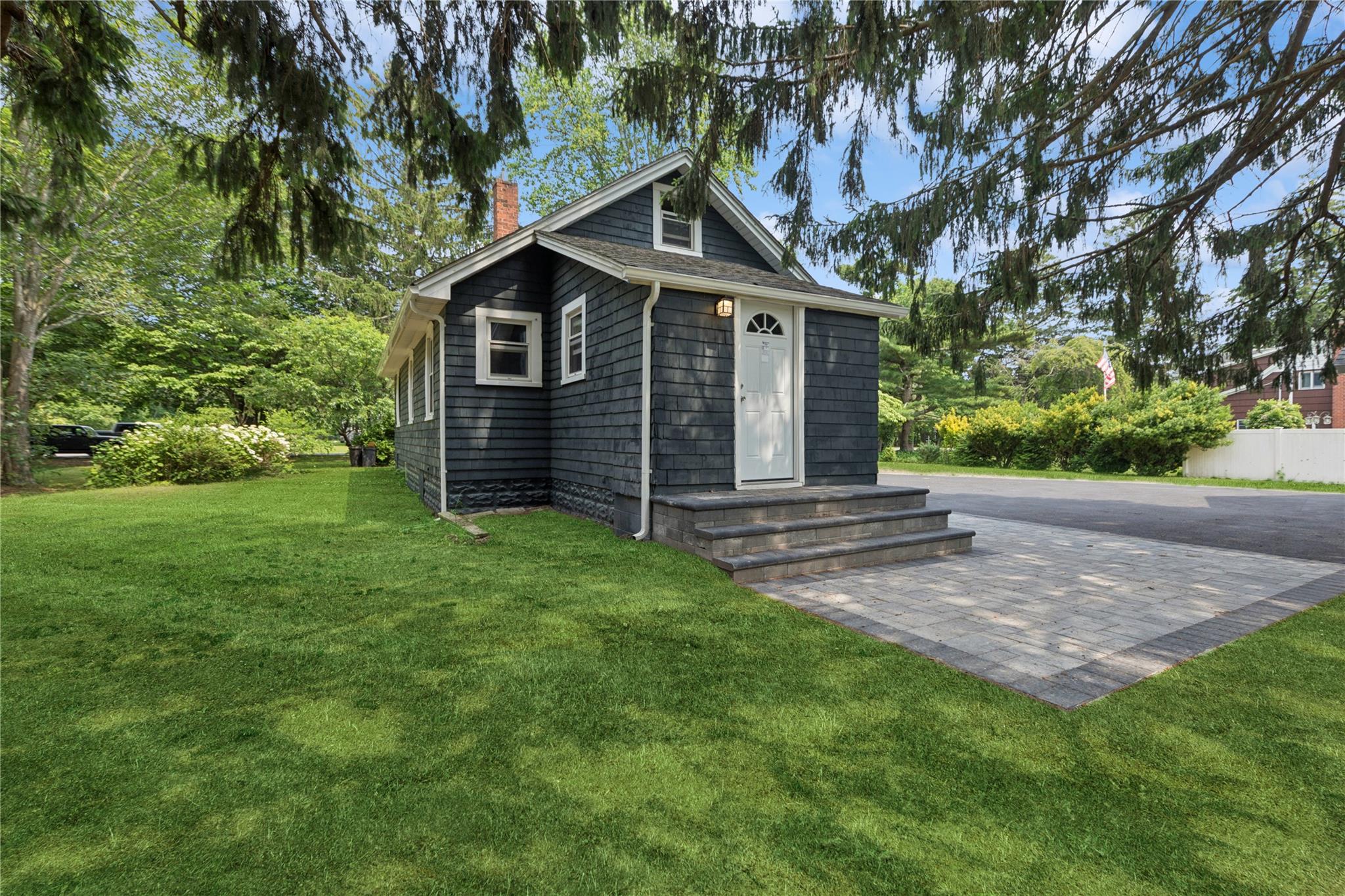 274 Dayton Avenue, Manorville, NY 11949