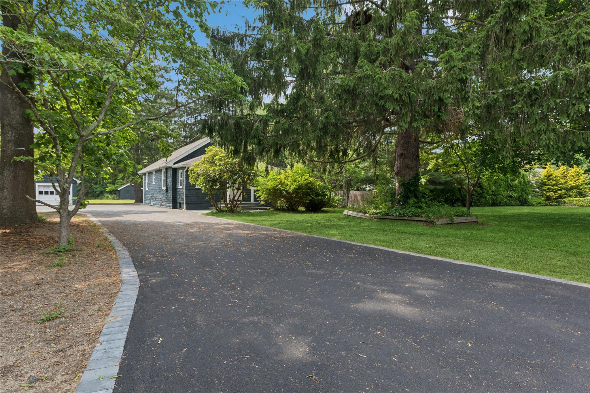 274 Dayton Avenue, Manorville, NY 11949