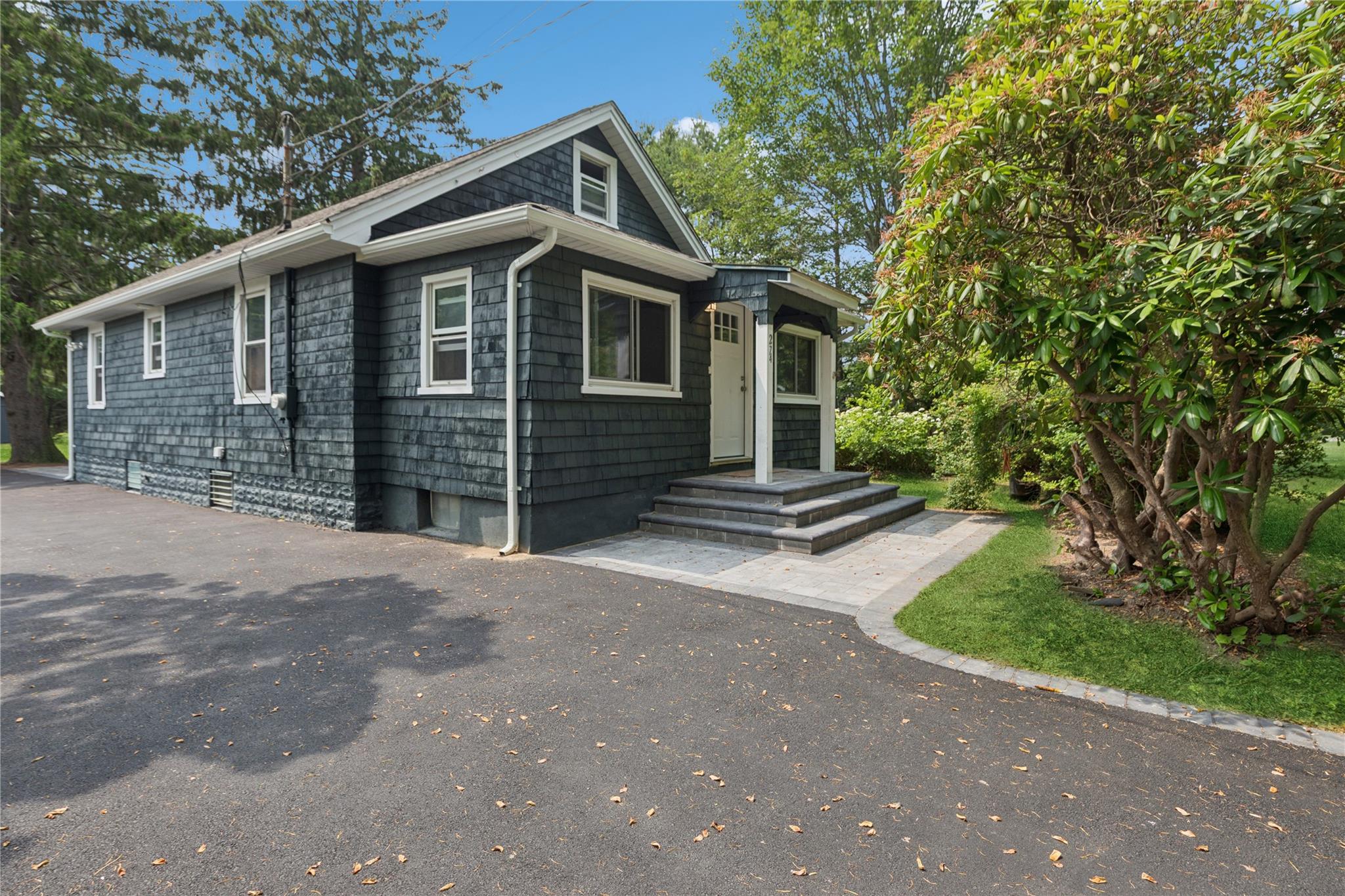 274 Dayton Avenue, Manorville, NY 11949