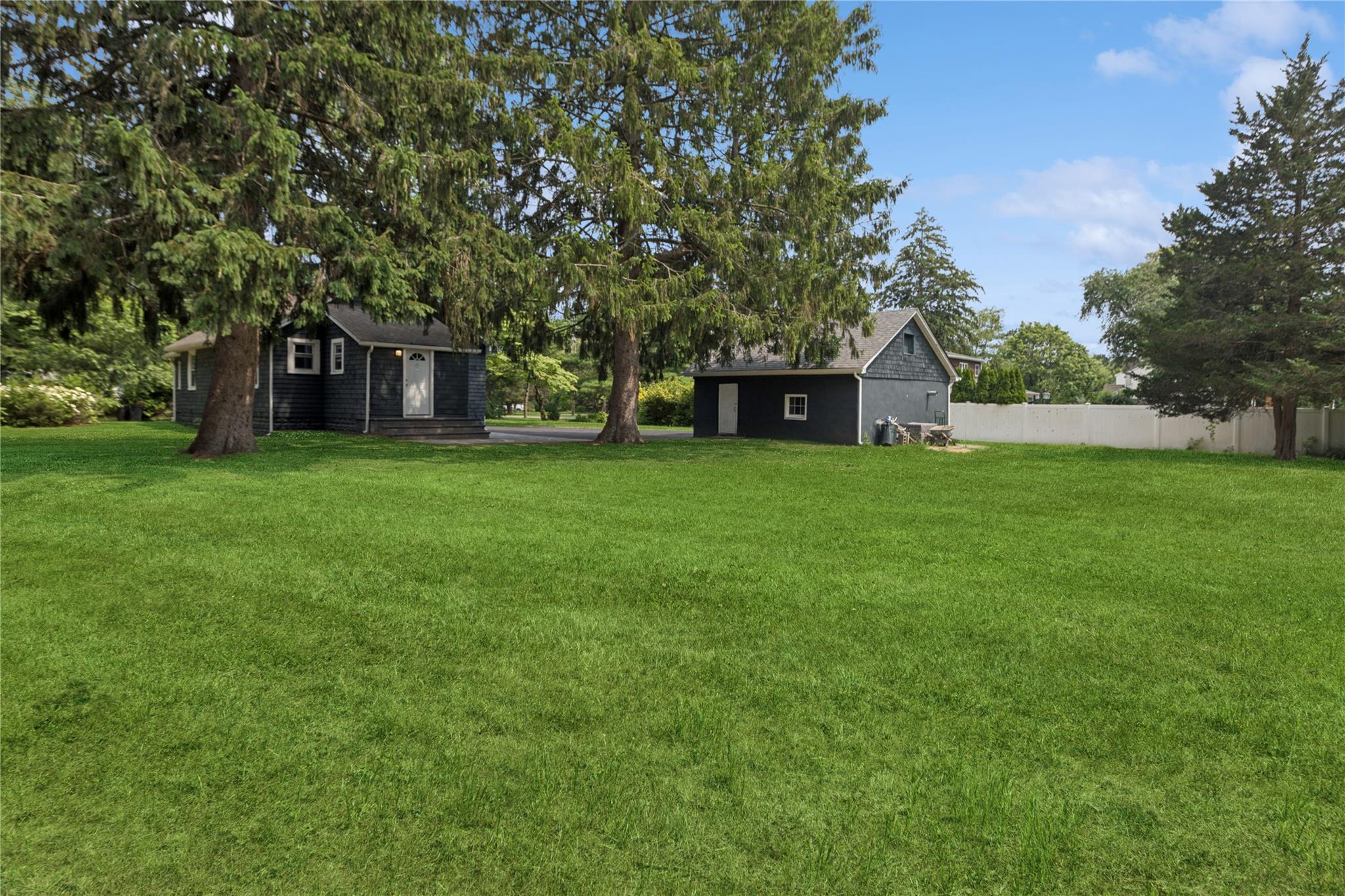 274 Dayton Avenue, Manorville, NY 11949