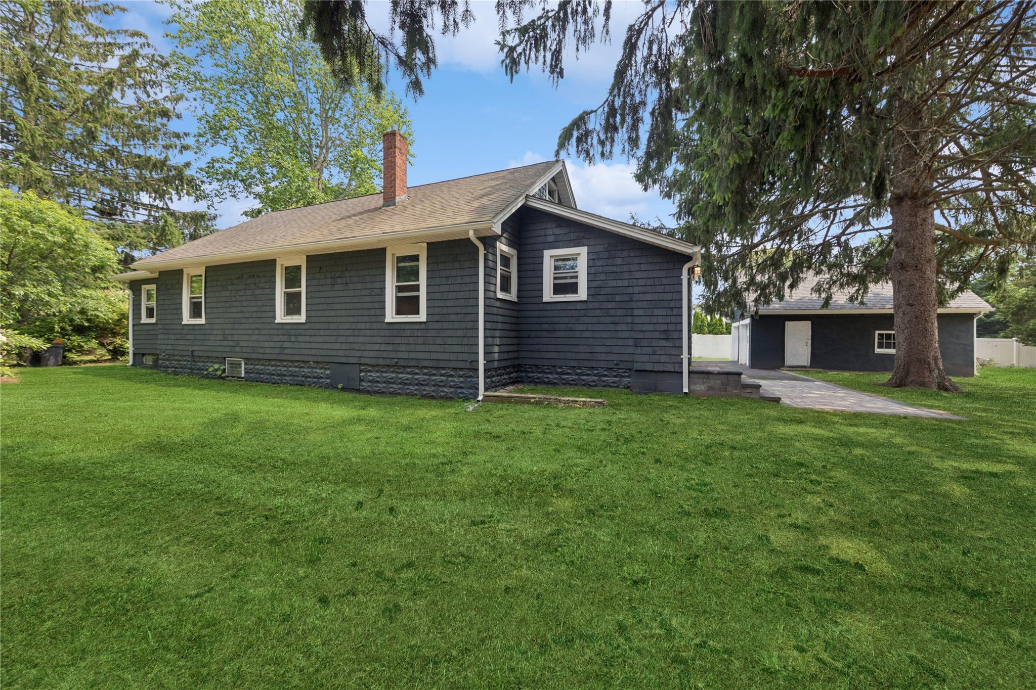 274 Dayton Avenue, Manorville, NY 11949