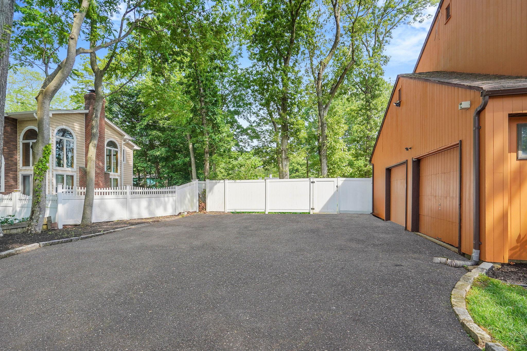 318 Sheep Pasture Road, East Setauket, NY 11733