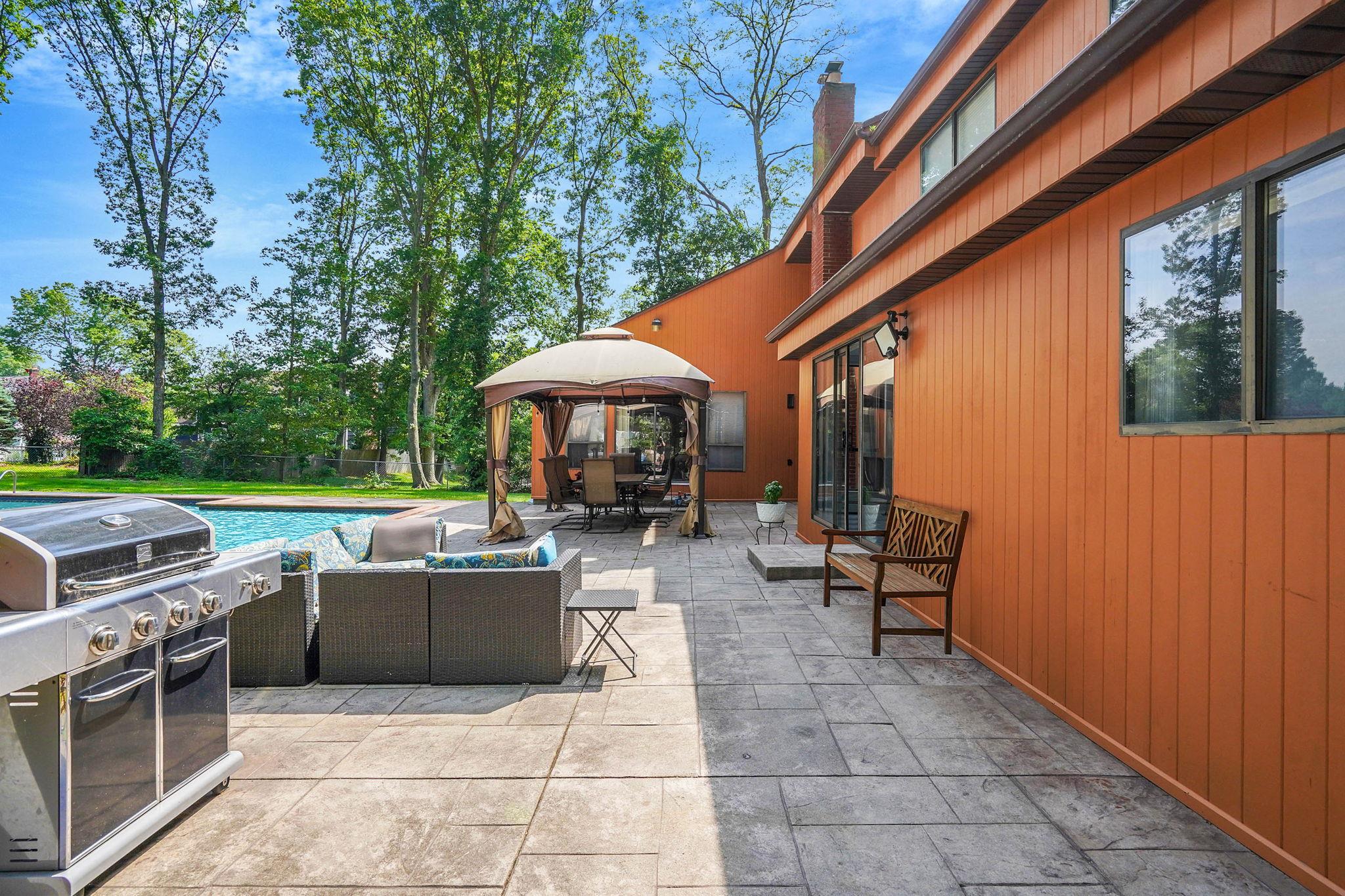 318 Sheep Pasture Road, East Setauket, NY 11733