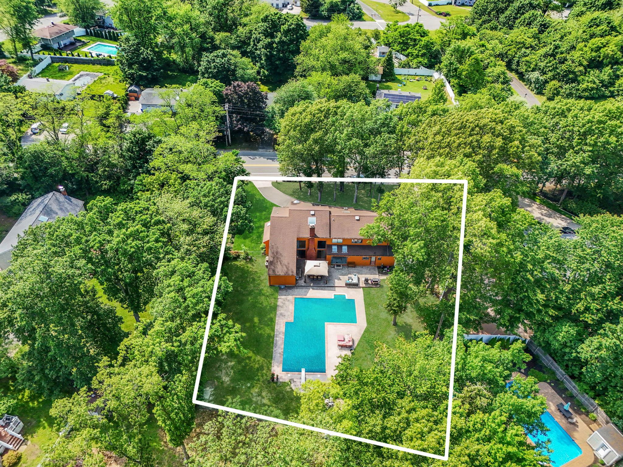 318 Sheep Pasture Road, East Setauket, NY 11733