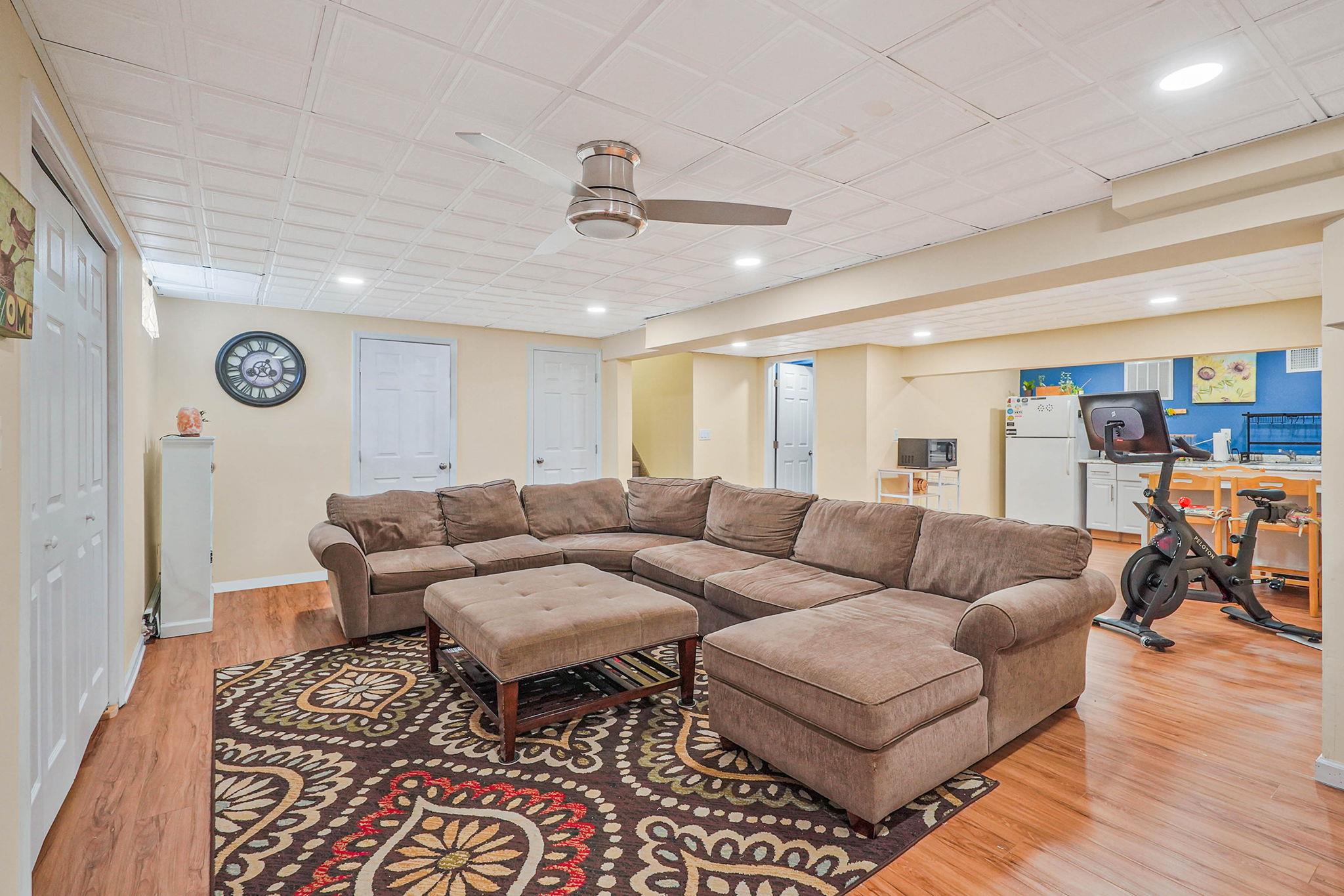 318 Sheep Pasture Road, East Setauket, NY 11733