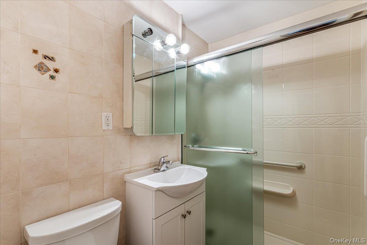 54-44 Little Neck Parkway # 5G, Little Neck, NY 11362