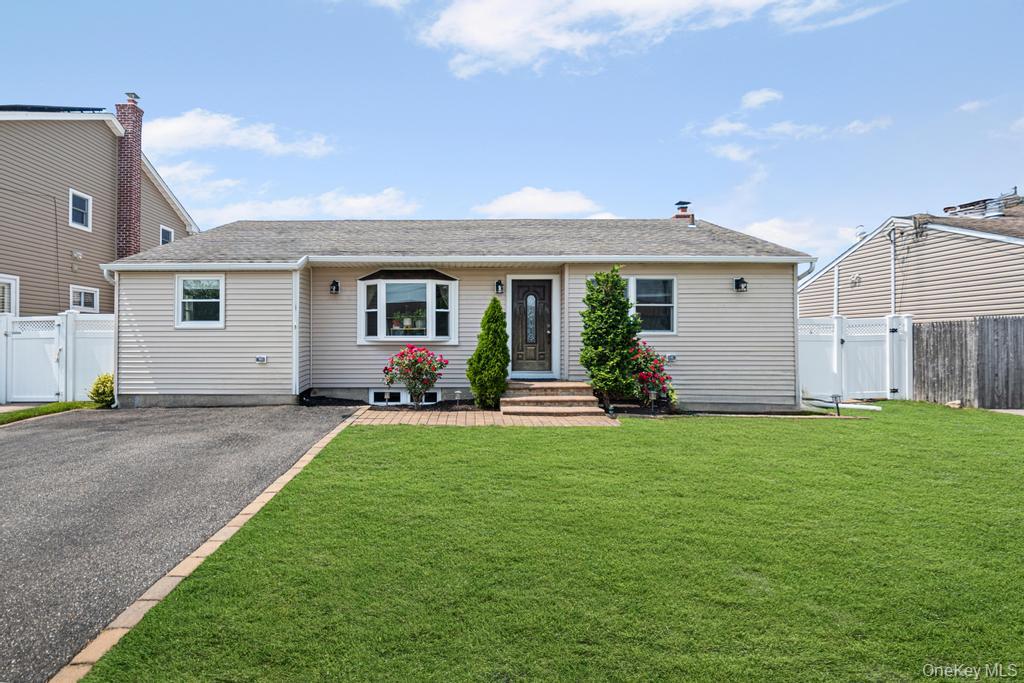 19 Michel Avenue, Farmingdale, NY 11735