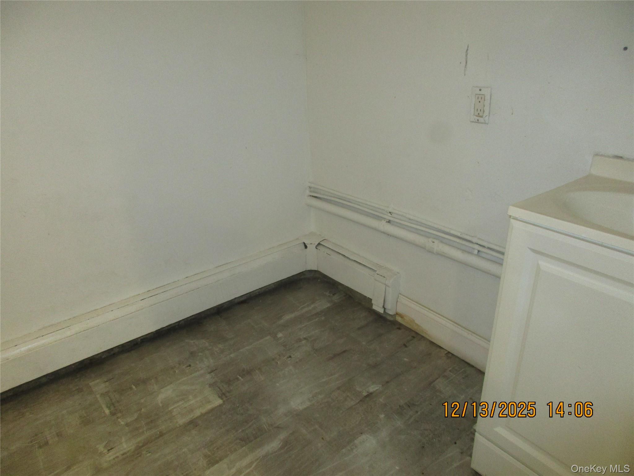 75-08 Metropolitan Avenue # lower, Middle Village, NY 11379