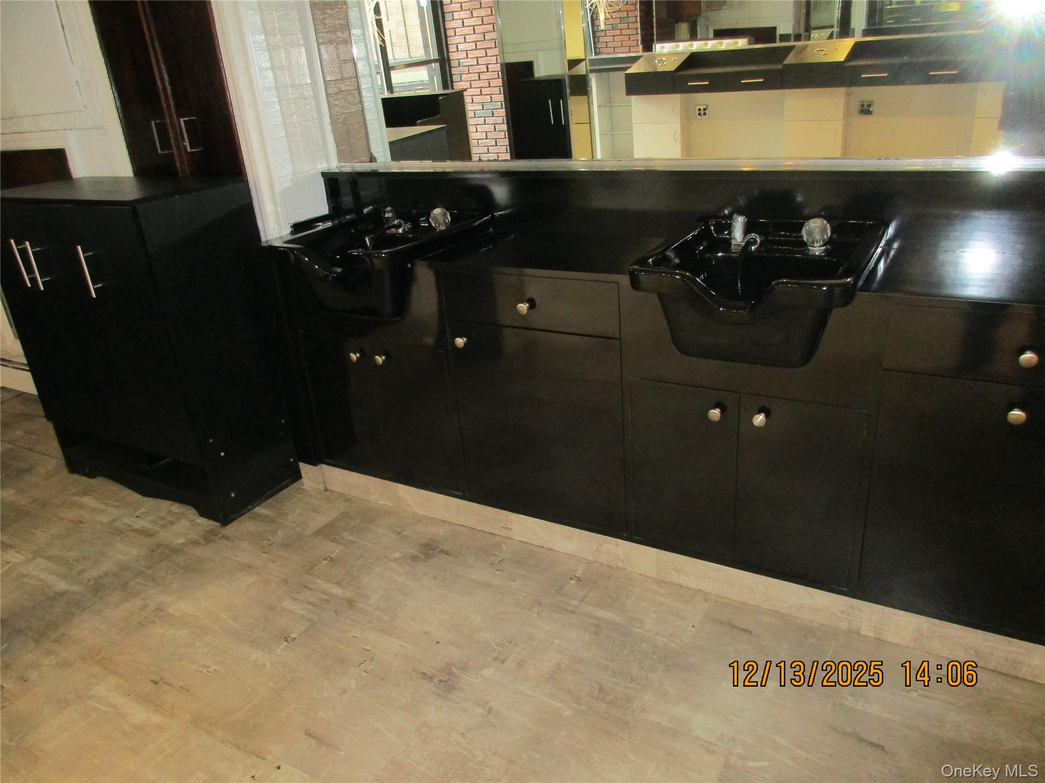 75-08 Metropolitan Avenue # lower, Middle Village, NY 11379