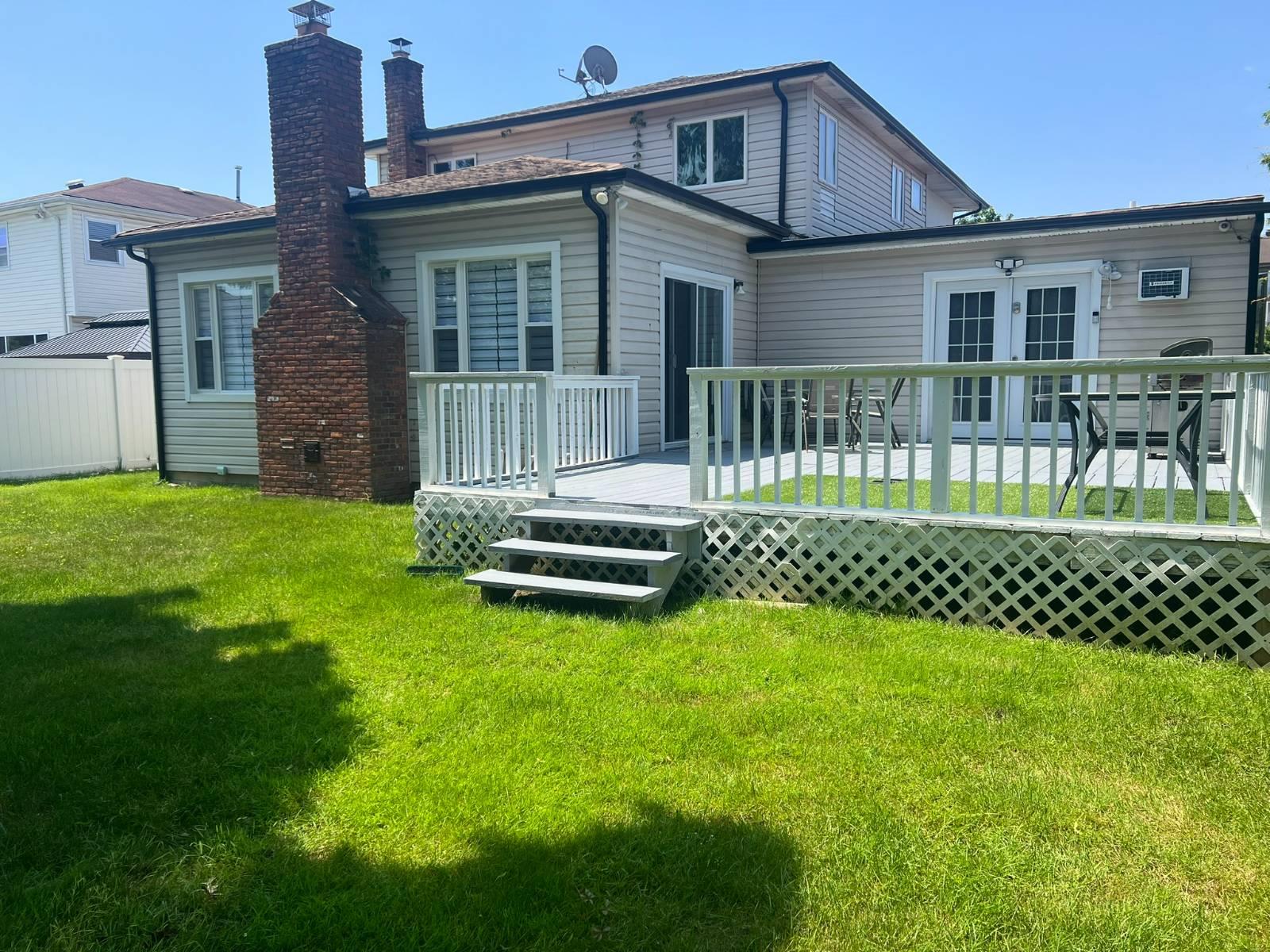 1095 Lynn Place, Woodmere, NY 11598