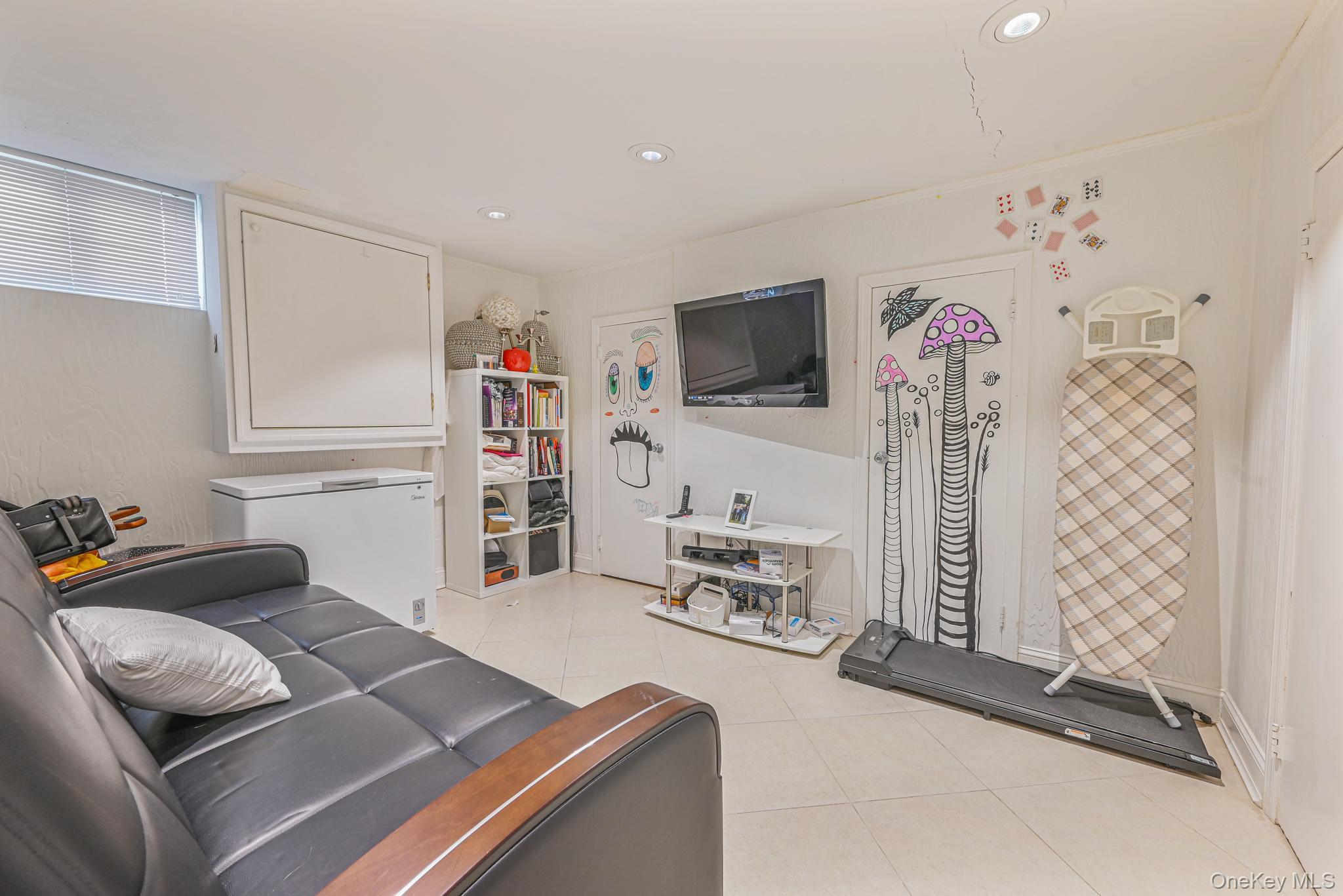 972 S End, Woodmere, NY 11598