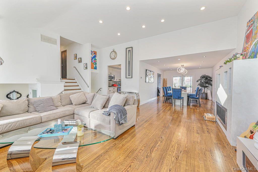 972 S End, Woodmere, NY 11598