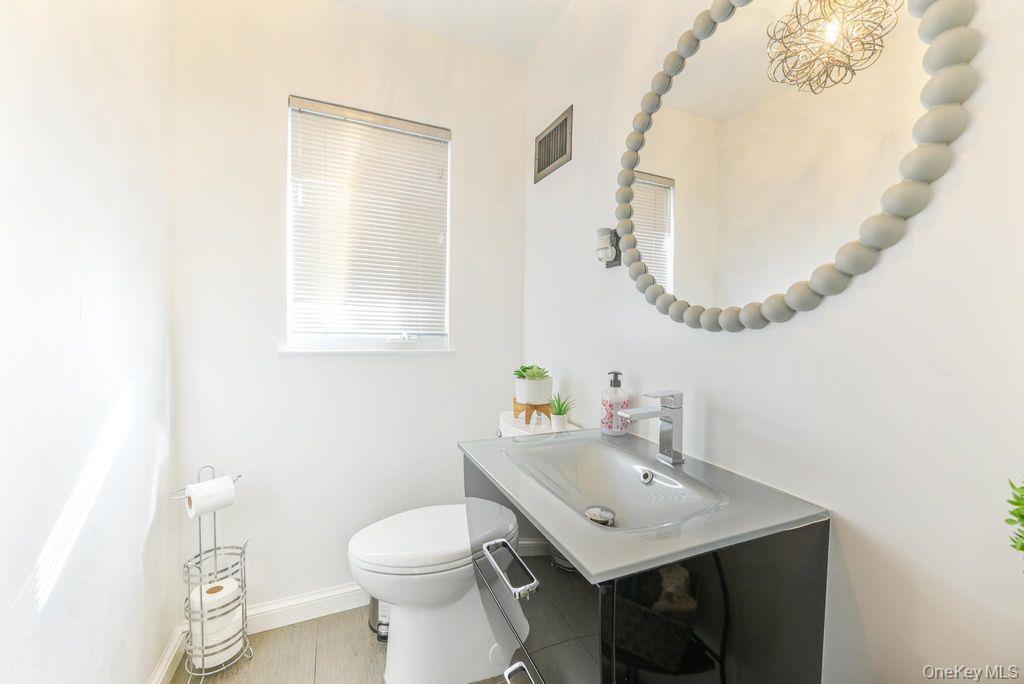 972 S End, Woodmere, NY 11598