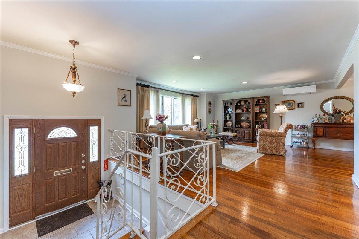 528 Longacre Avenue, Woodmere, NY 11598