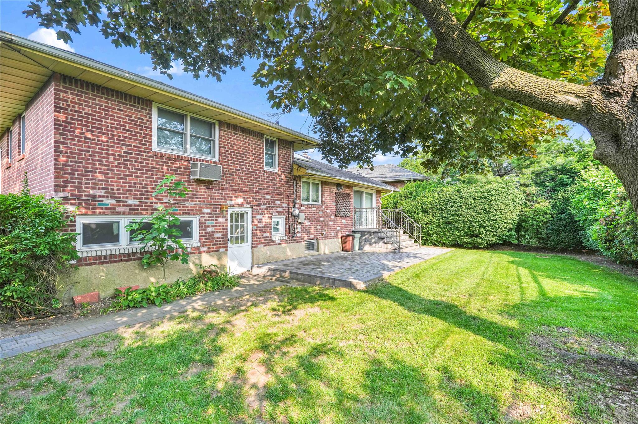 906 Bromton Drive, Westbury, NY 11590