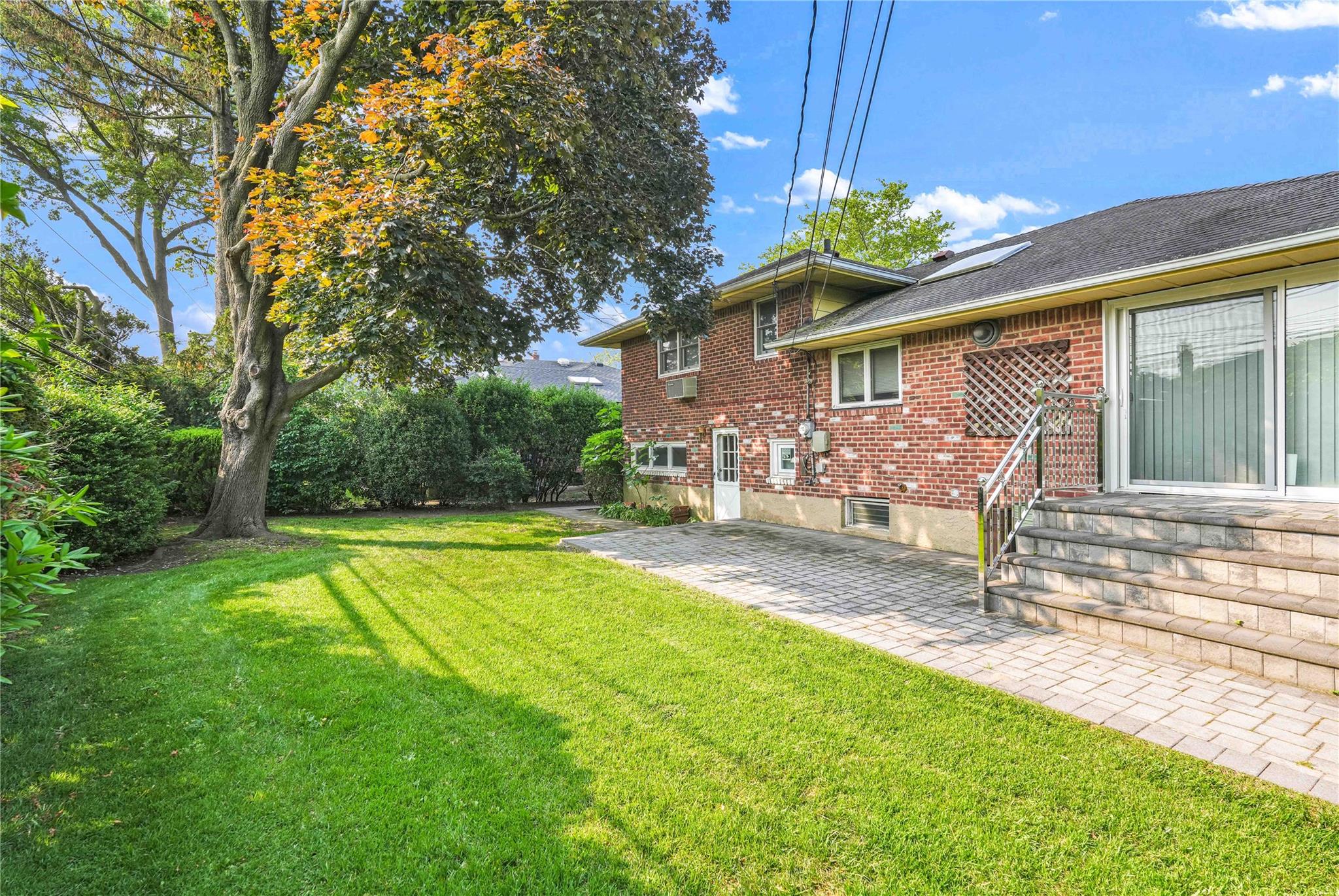 906 Bromton Drive, Westbury, NY 11590