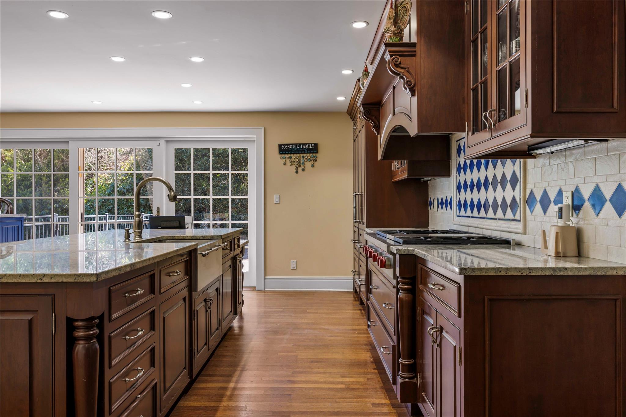 233 Narragansett Avenue, Lawrence, NY 11559