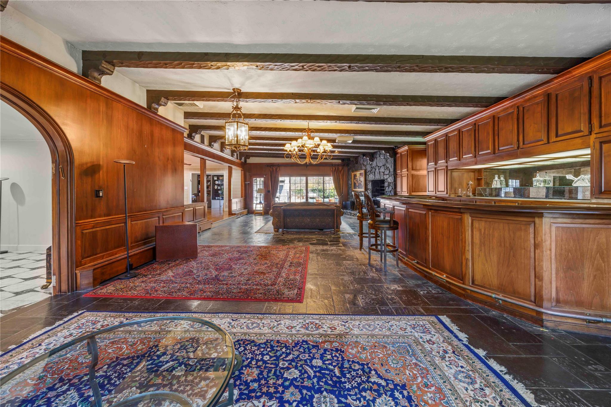 233 Narragansett Avenue, Lawrence, NY 11559