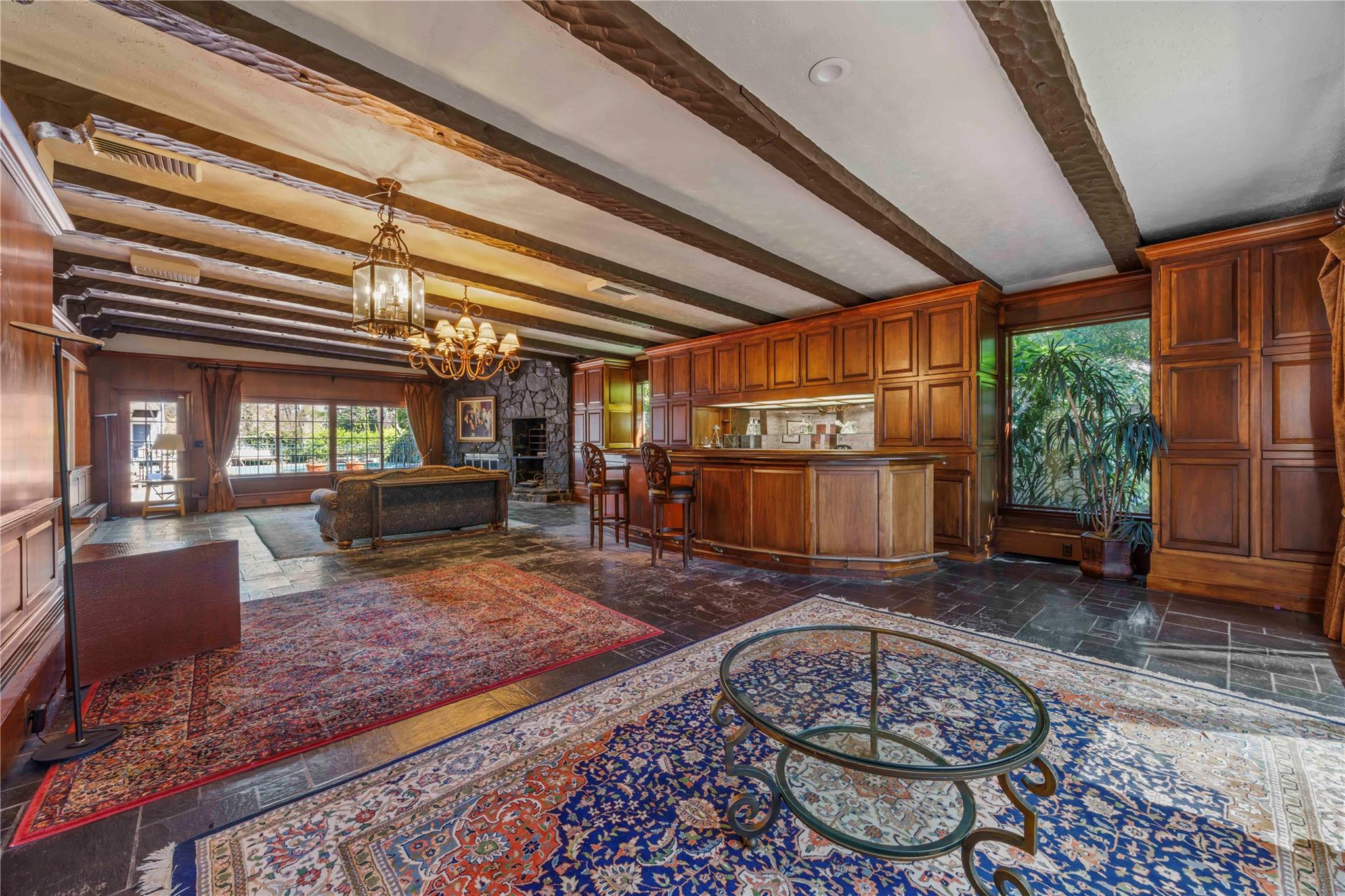 233 Narragansett Avenue, Lawrence, NY 11559