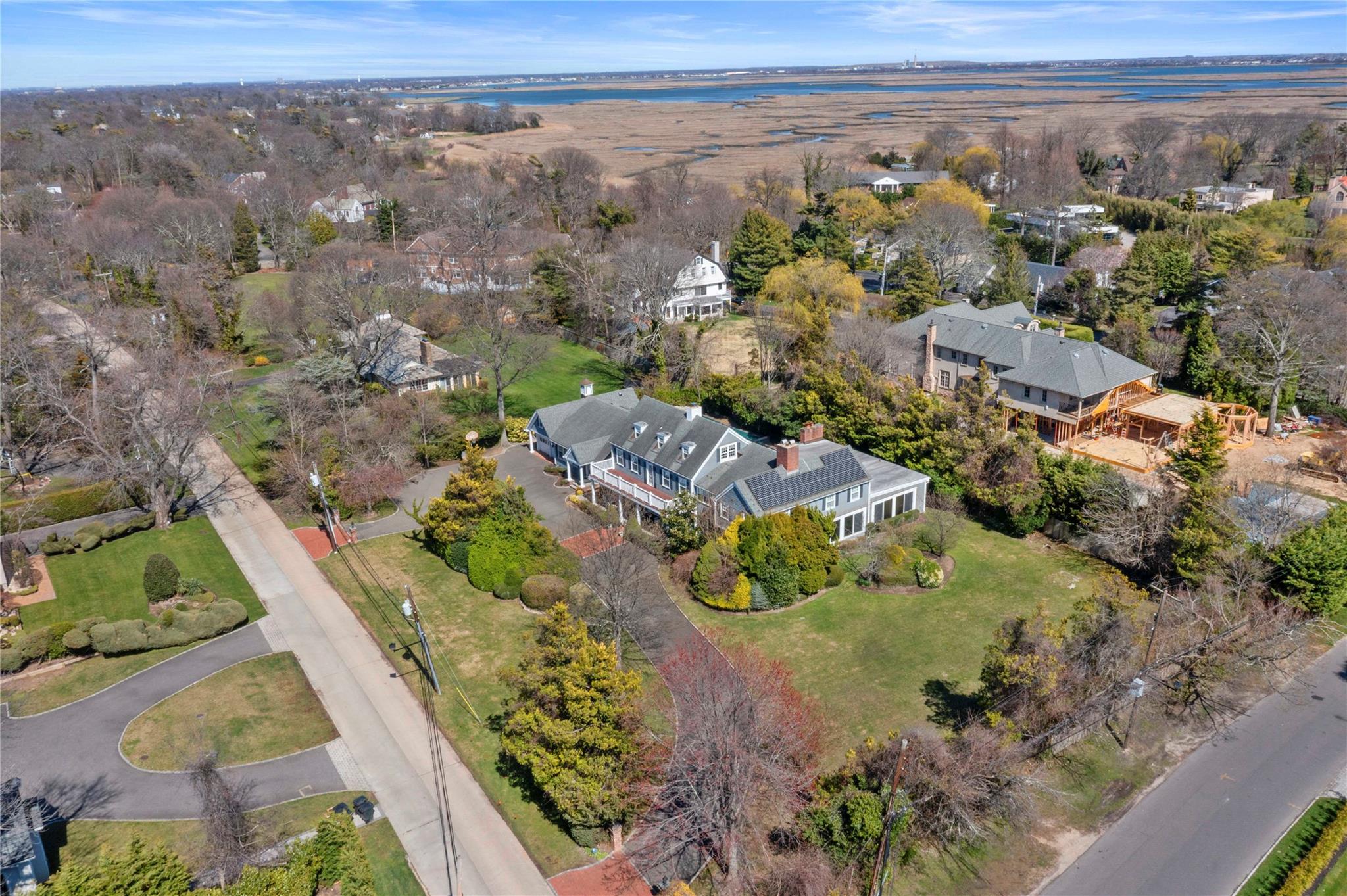 233 Narragansett Avenue, Lawrence, NY 11559