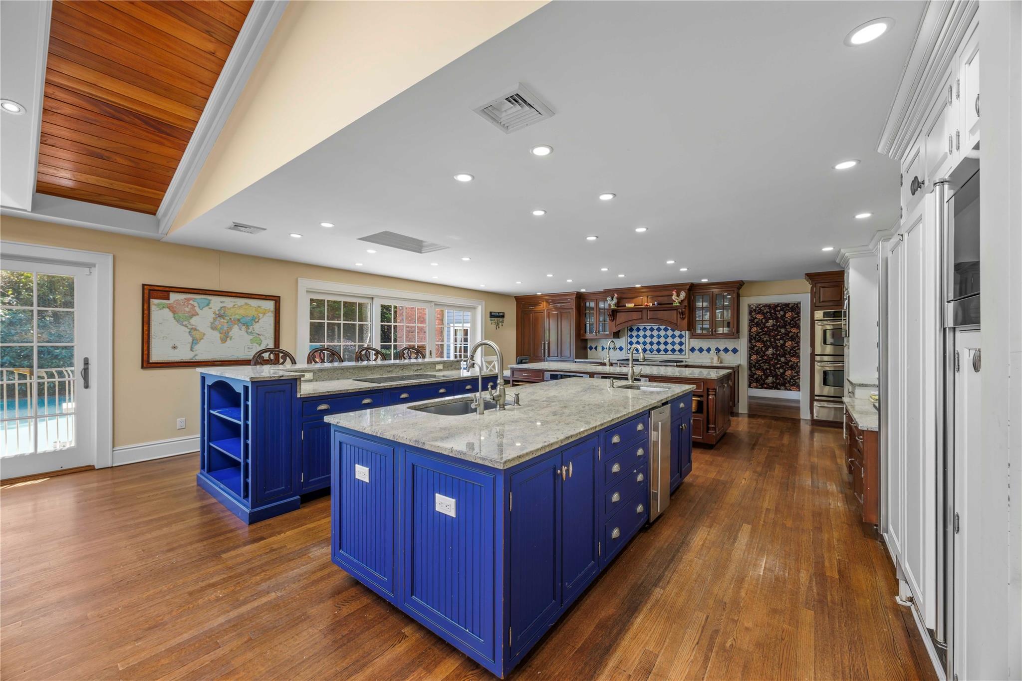 233 Narragansett Avenue, Lawrence, NY 11559