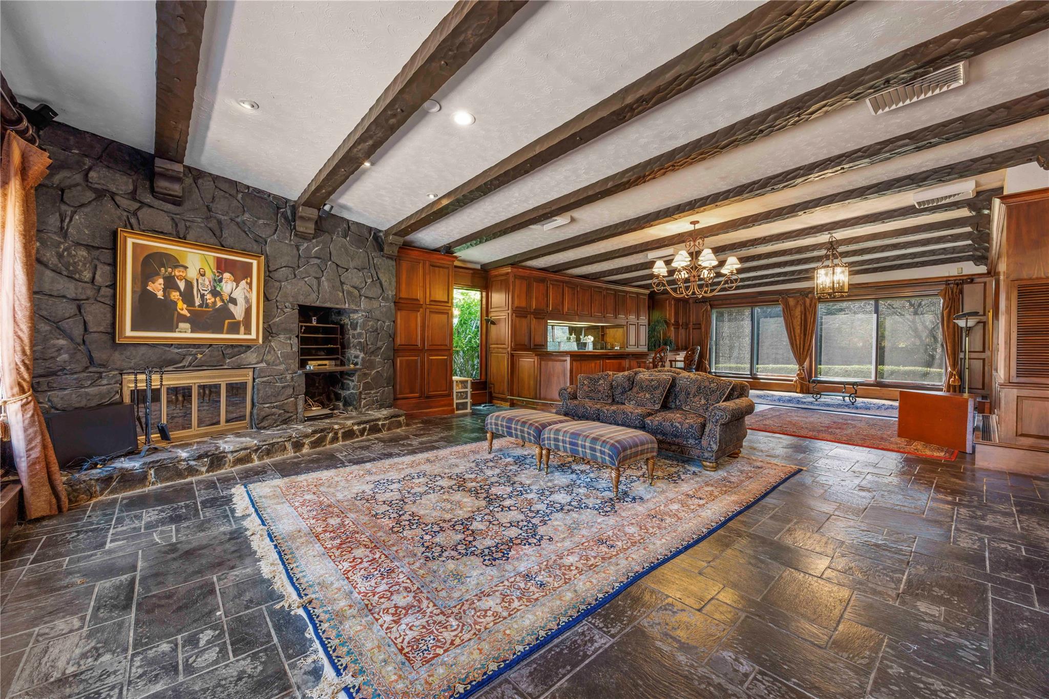 233 Narragansett Avenue, Lawrence, NY 11559