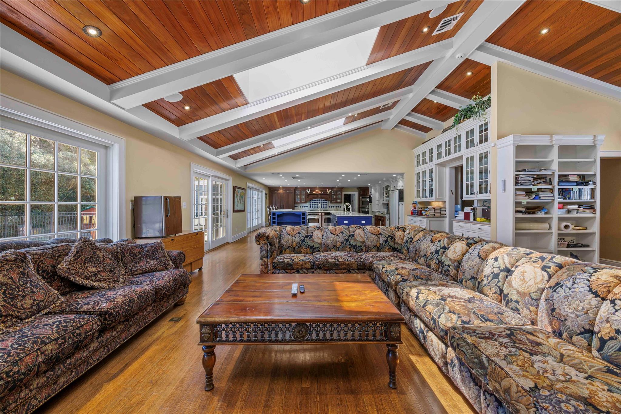 233 Narragansett Avenue, Lawrence, NY 11559