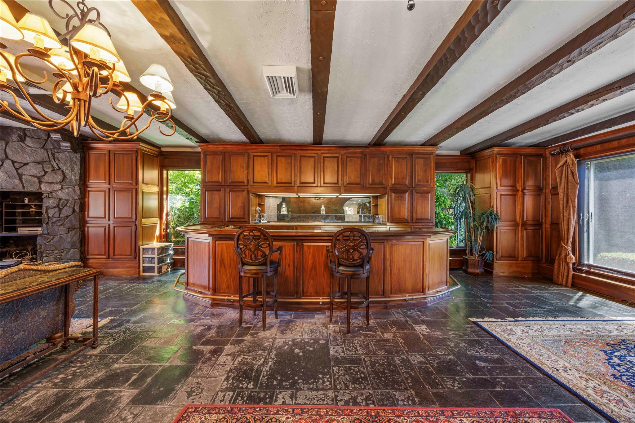 233 Narragansett Avenue, Lawrence, NY 11559