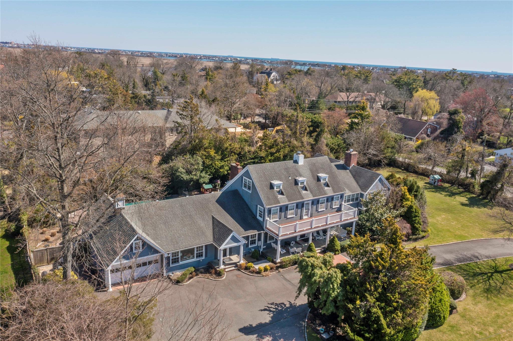 233 Narragansett Avenue, Lawrence, NY 11559