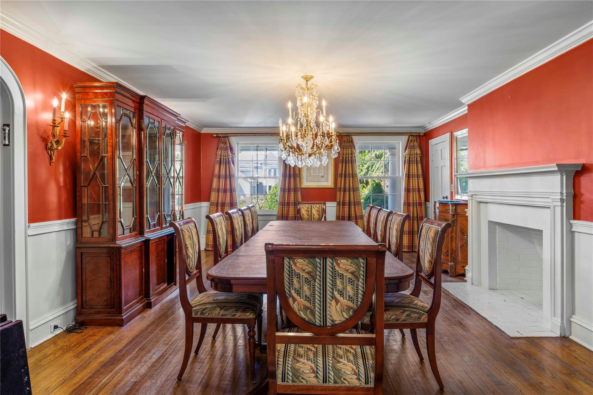 233 Narragansett Avenue, Lawrence, NY 11559