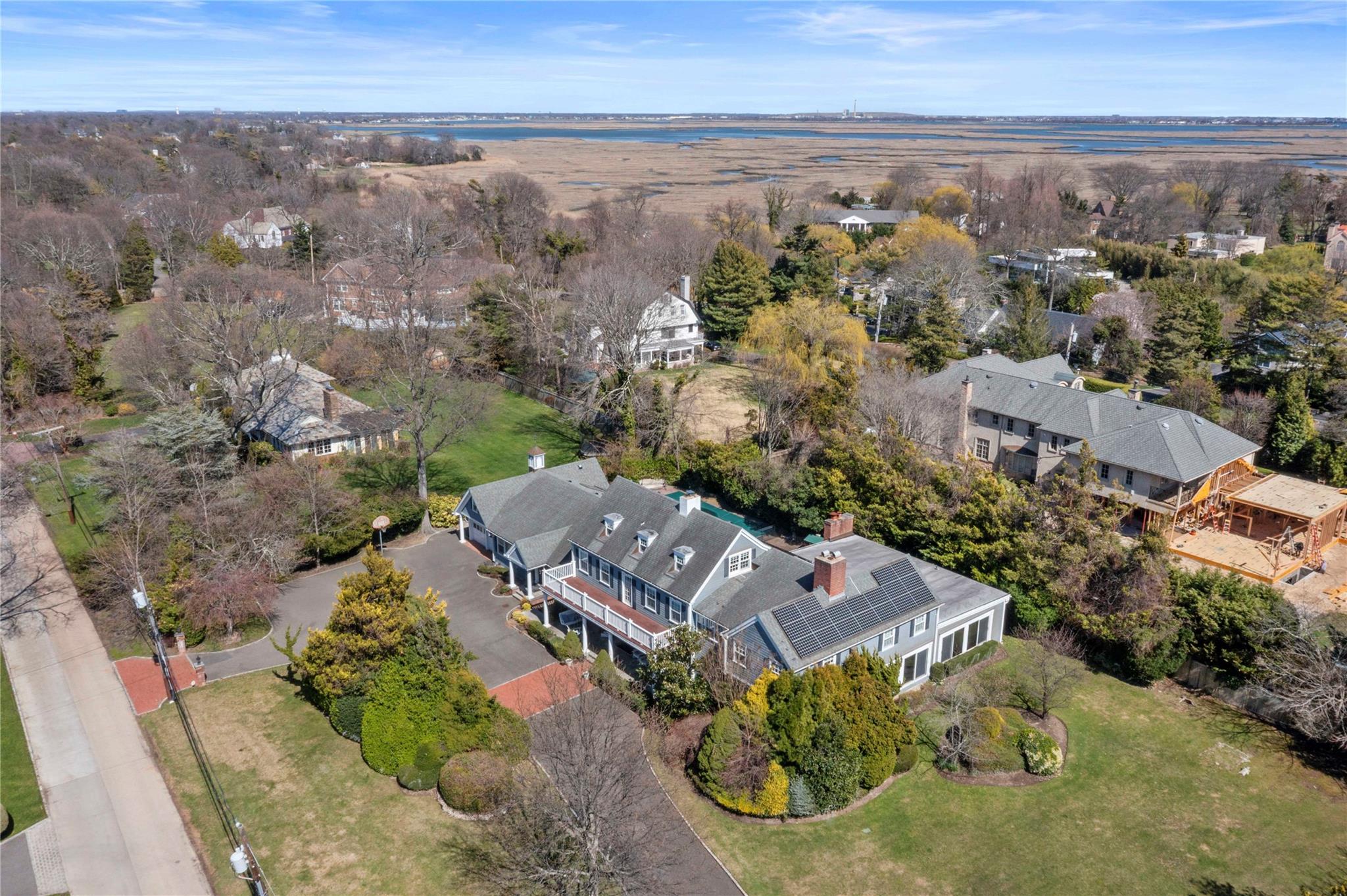 233 Narragansett Avenue, Lawrence, NY 11559