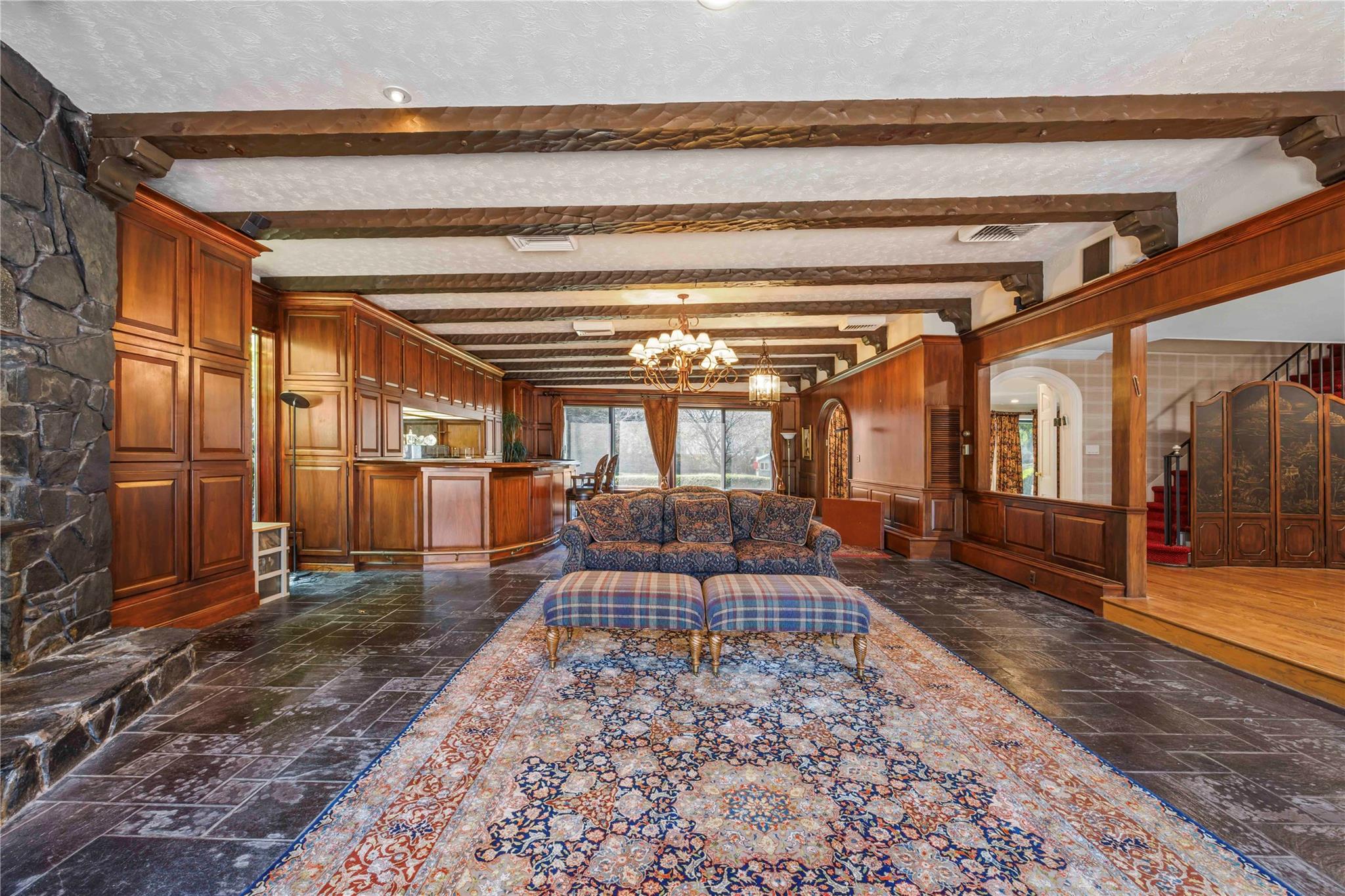 233 Narragansett Avenue, Lawrence, NY 11559