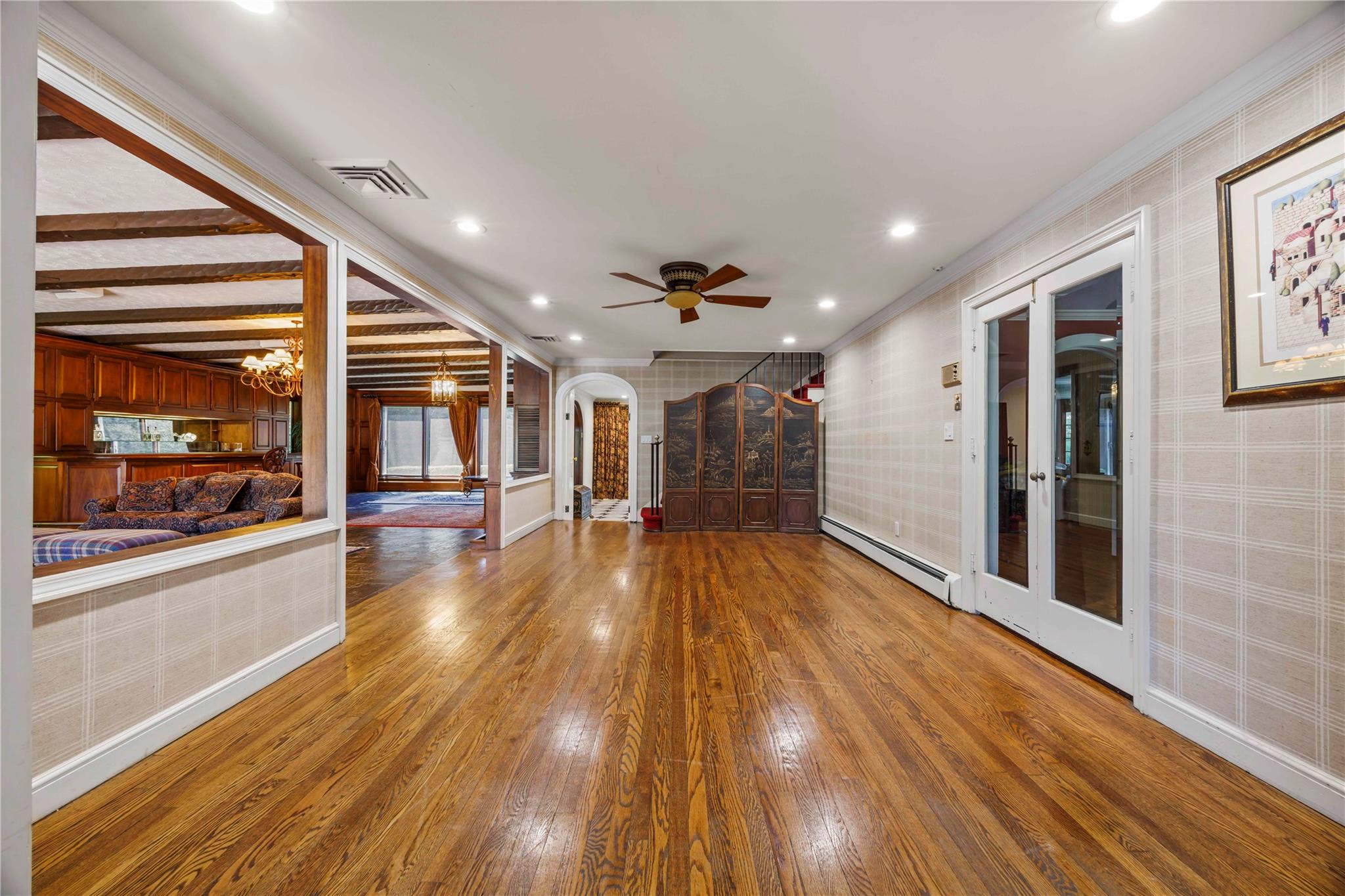 233 Narragansett Avenue, Lawrence, NY 11559