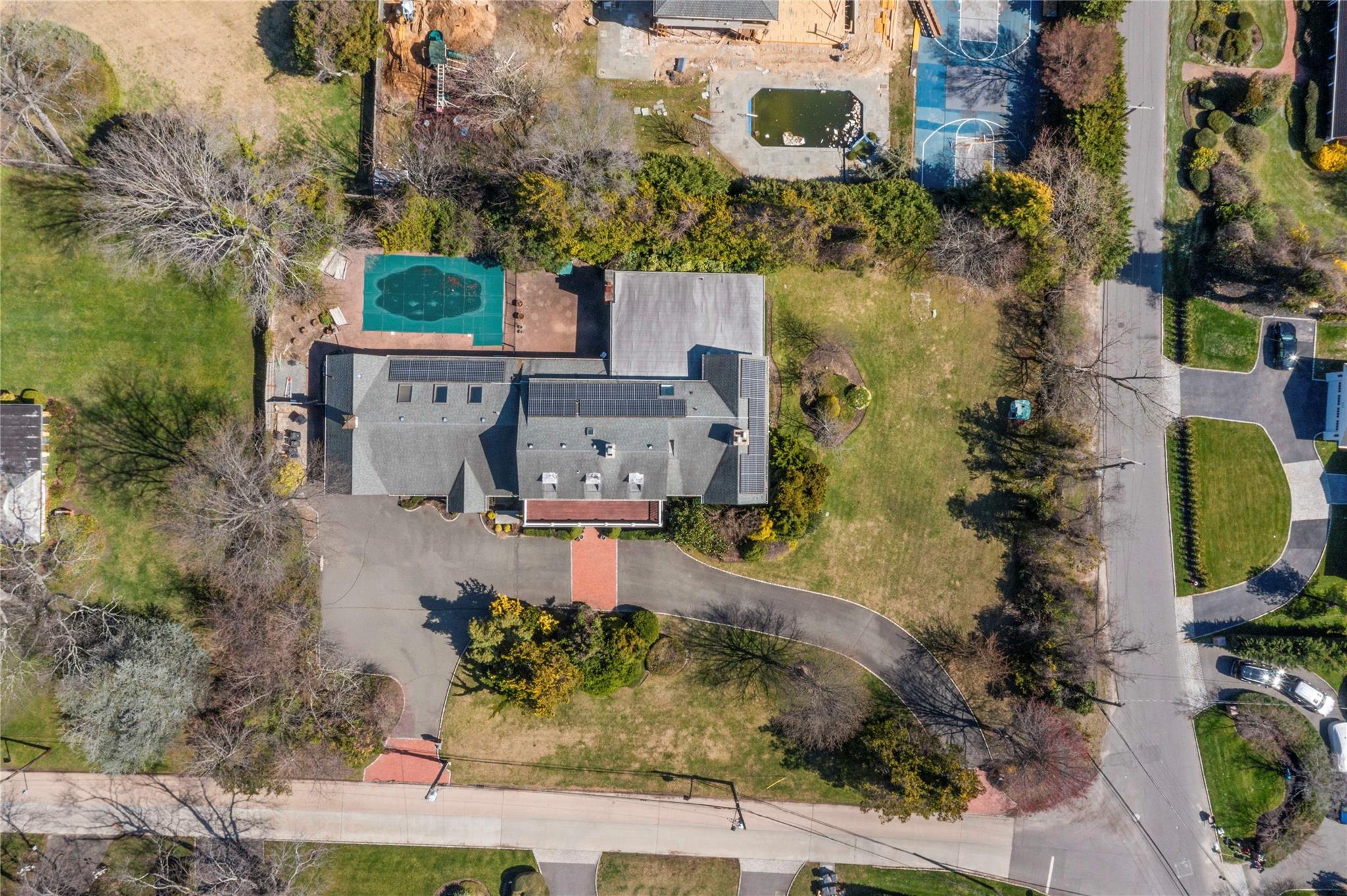 233 Narragansett Avenue, Lawrence, NY 11559