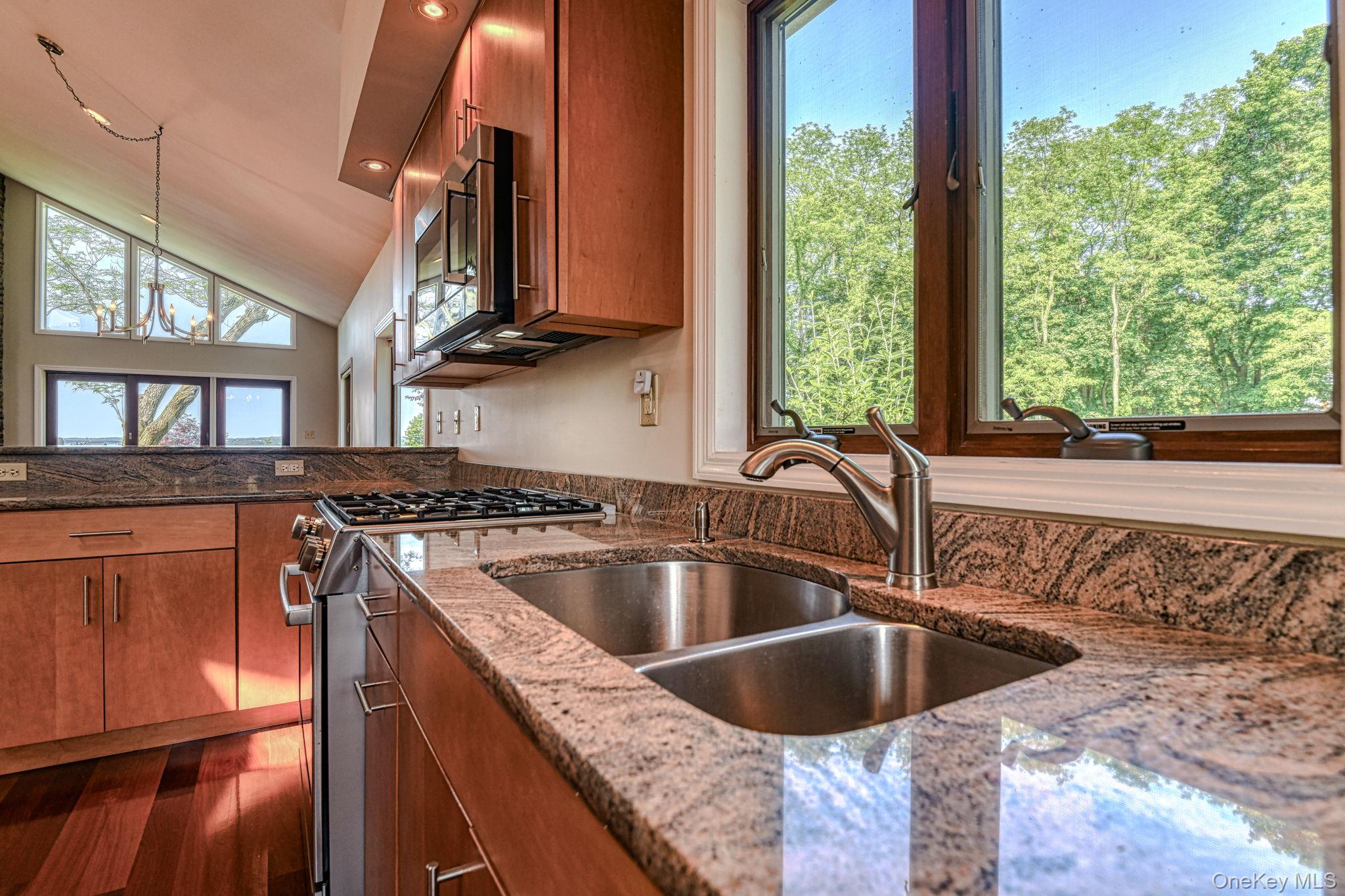 6 Riverside Drive, Cornwall On Hudson, NY 12520