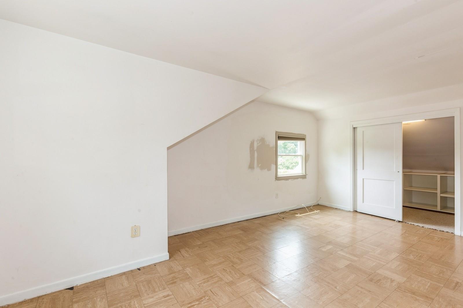 15 Orchard Road, East Patchogue, NY 11772