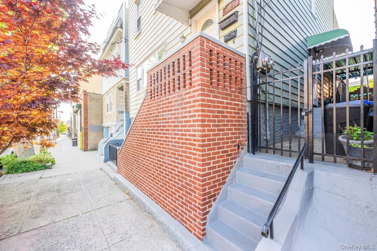 5883 57th Road, Maspeth, NY 11378