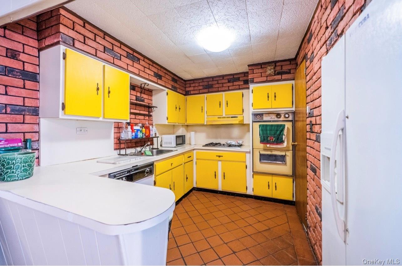 5883 57th Road, Maspeth, NY 11378