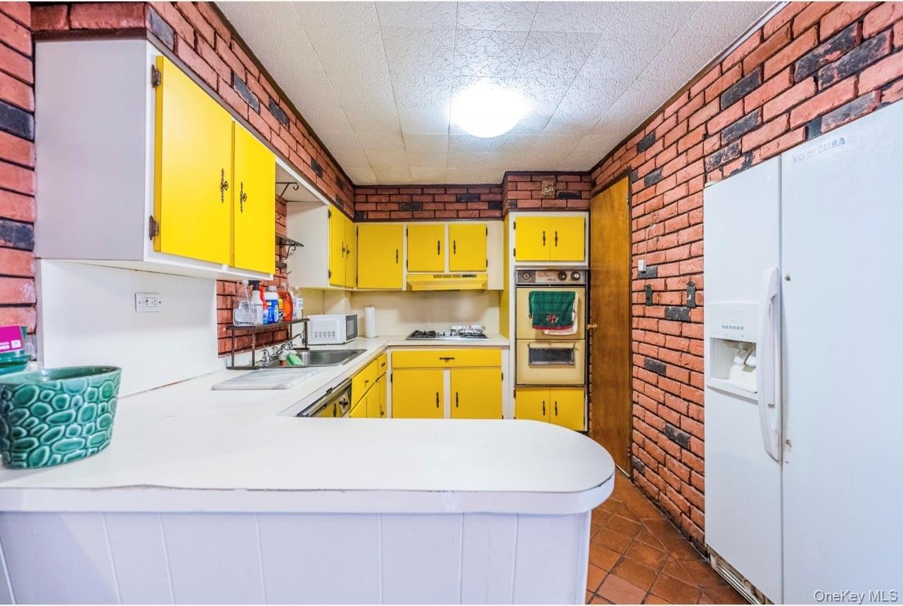 5883 57th Road, Maspeth, NY 11378