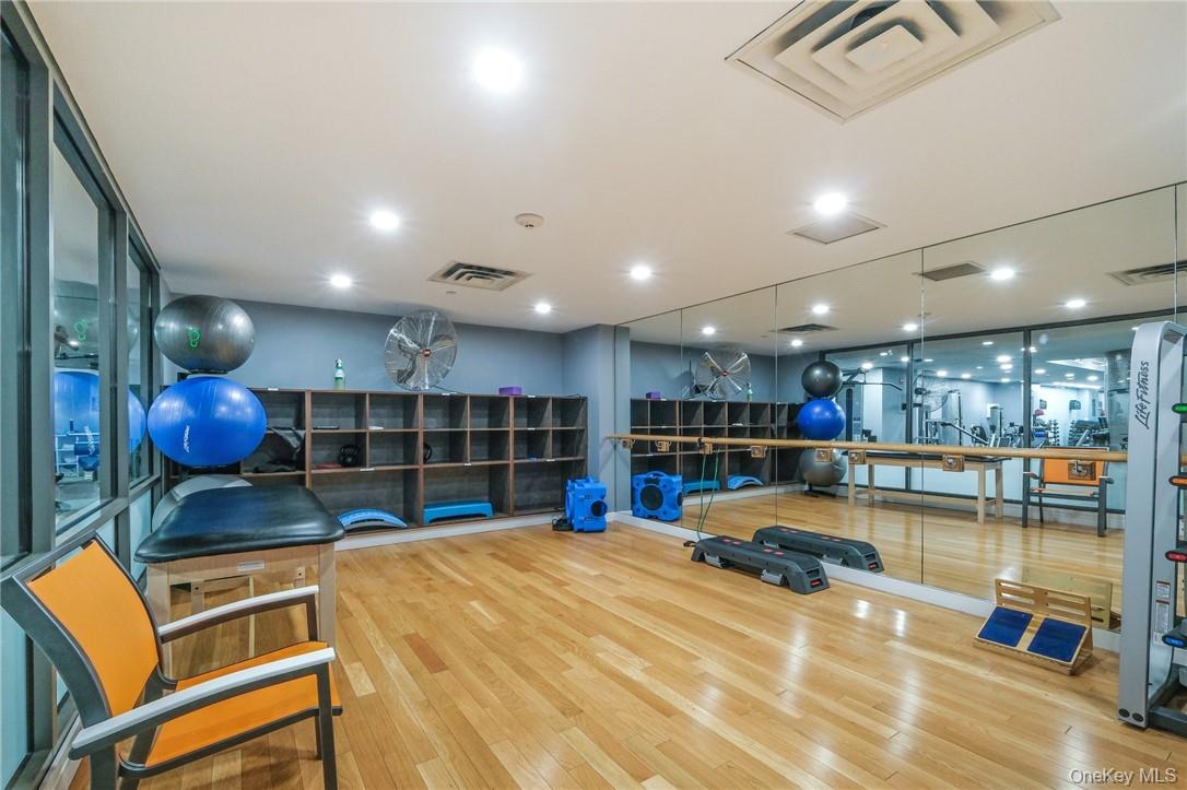 10 City Place # 2D, White Plains, NY 10601