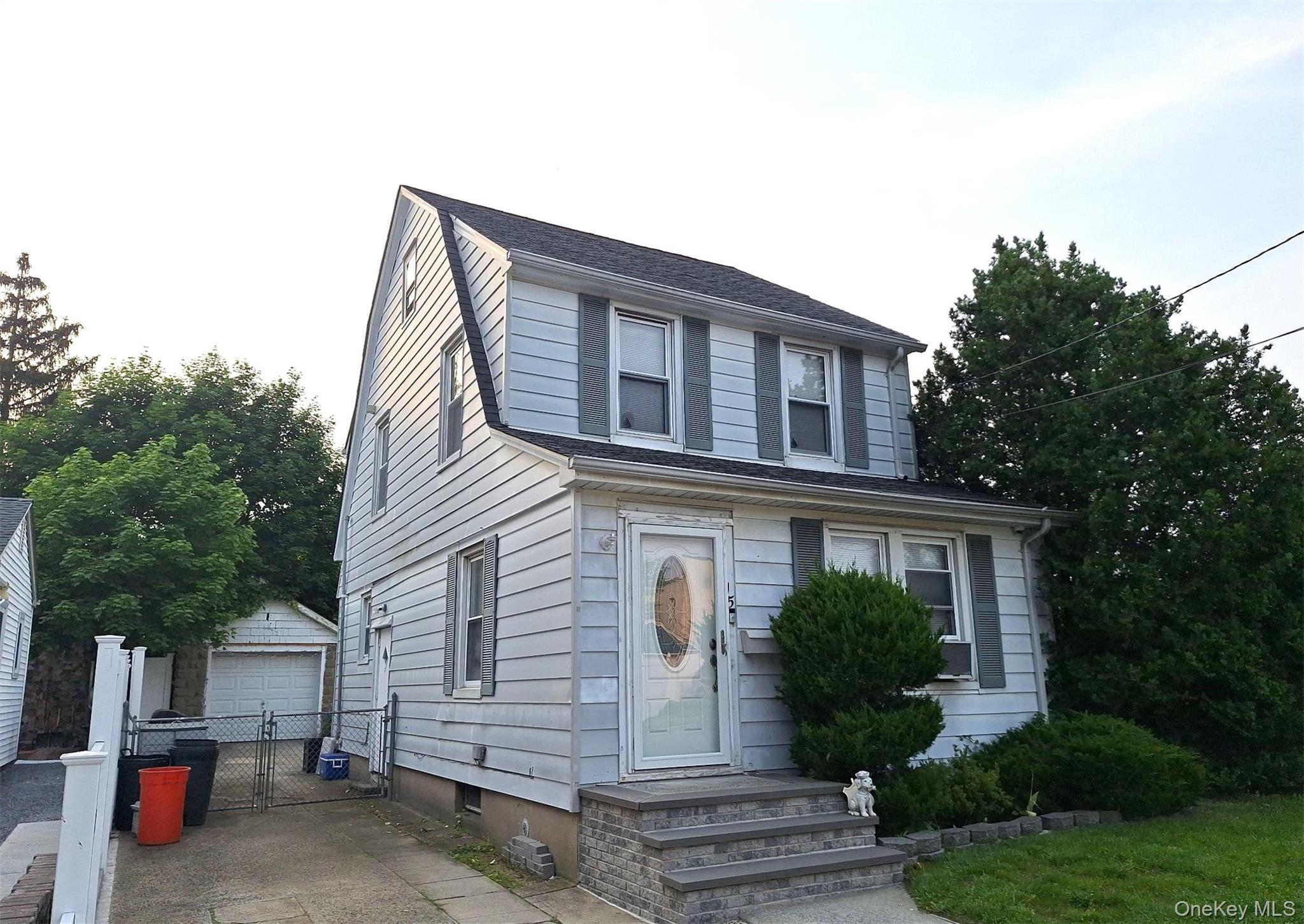 15 Stratford Avenue, Williston Park, NY 11596